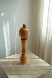 Vintage Kokeshi Dukke Nr. 242 fra Japan – Håndlavet | H 40 cm