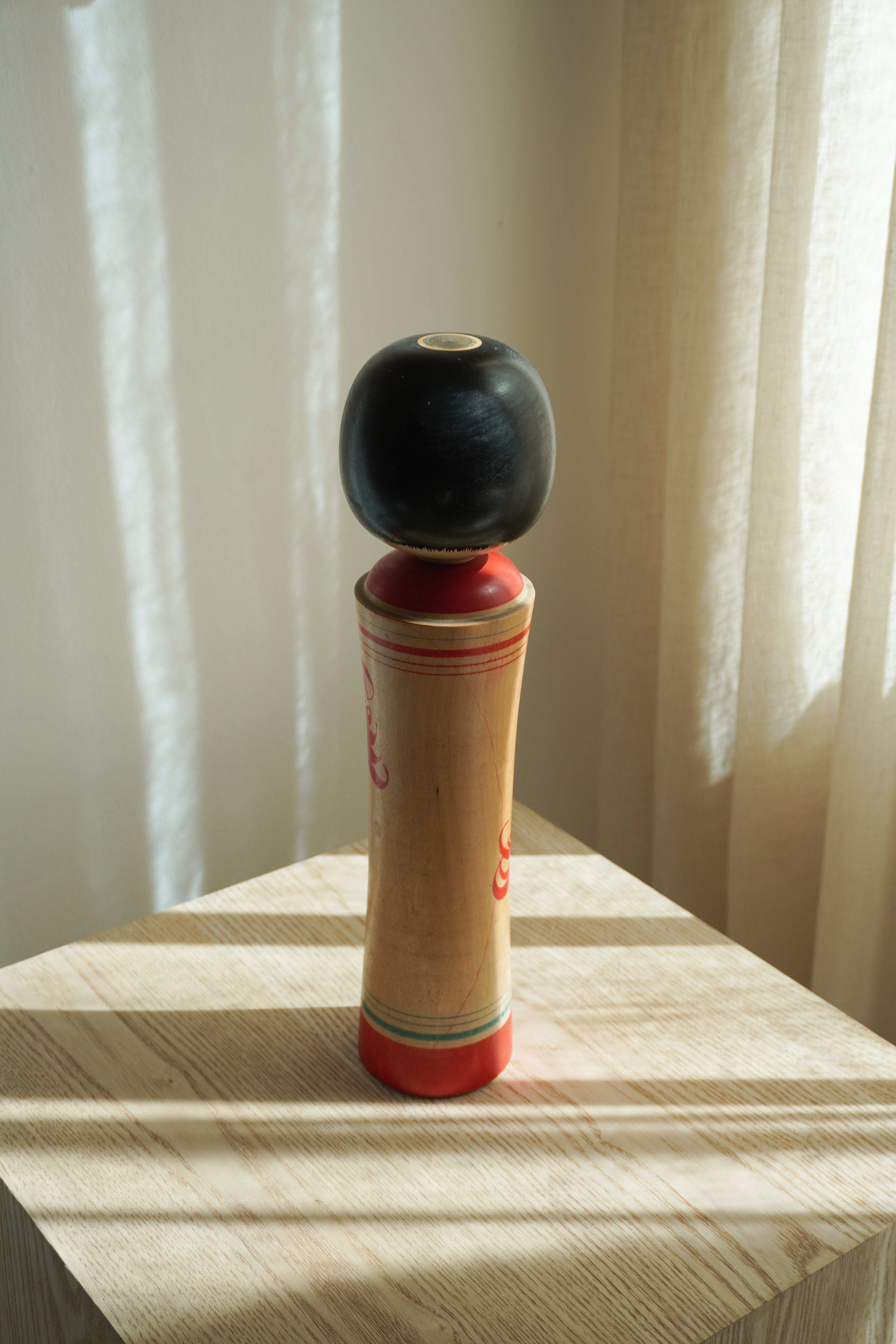 Vintage Kokeshi Dukke Nr. 244 fra Japan – Håndlavet | H 36 cm