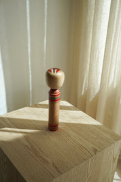 Vintage Kokeshi Dukke Nr. 259 fra Japan – Håndlavet | H 25 cm