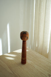 Vintage Kokeshi Dukke Nr. 258 fra Japan – Håndlavet | H 24 cm