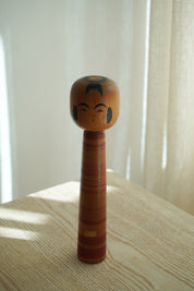 Vintage Kokeshi Dukke Nr. 258 fra Japan – Håndlavet | H 24 cm
