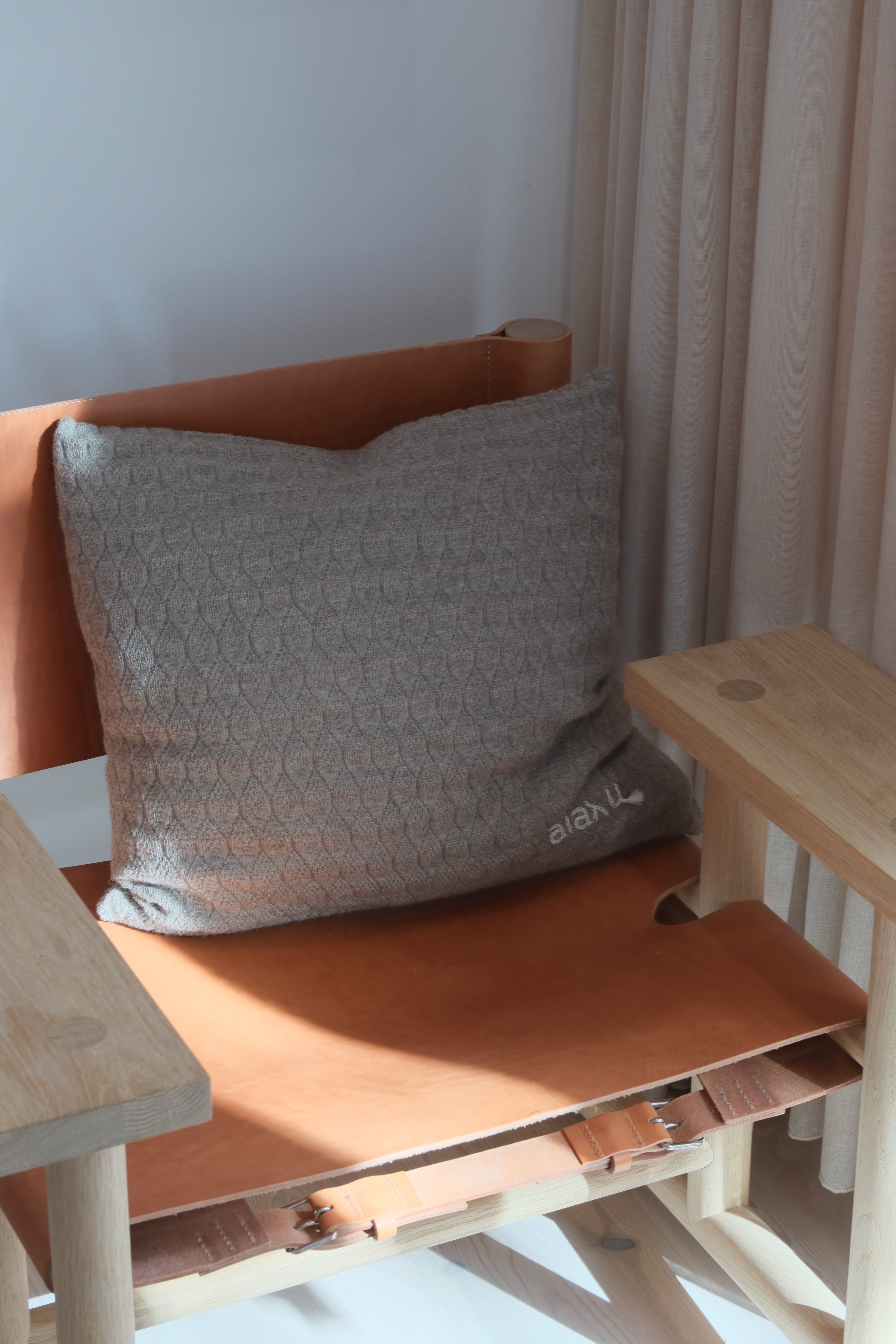 Aiayu - Raul Classic pude 50x50 cm - Pure Nougat Melange - Lama Wool
