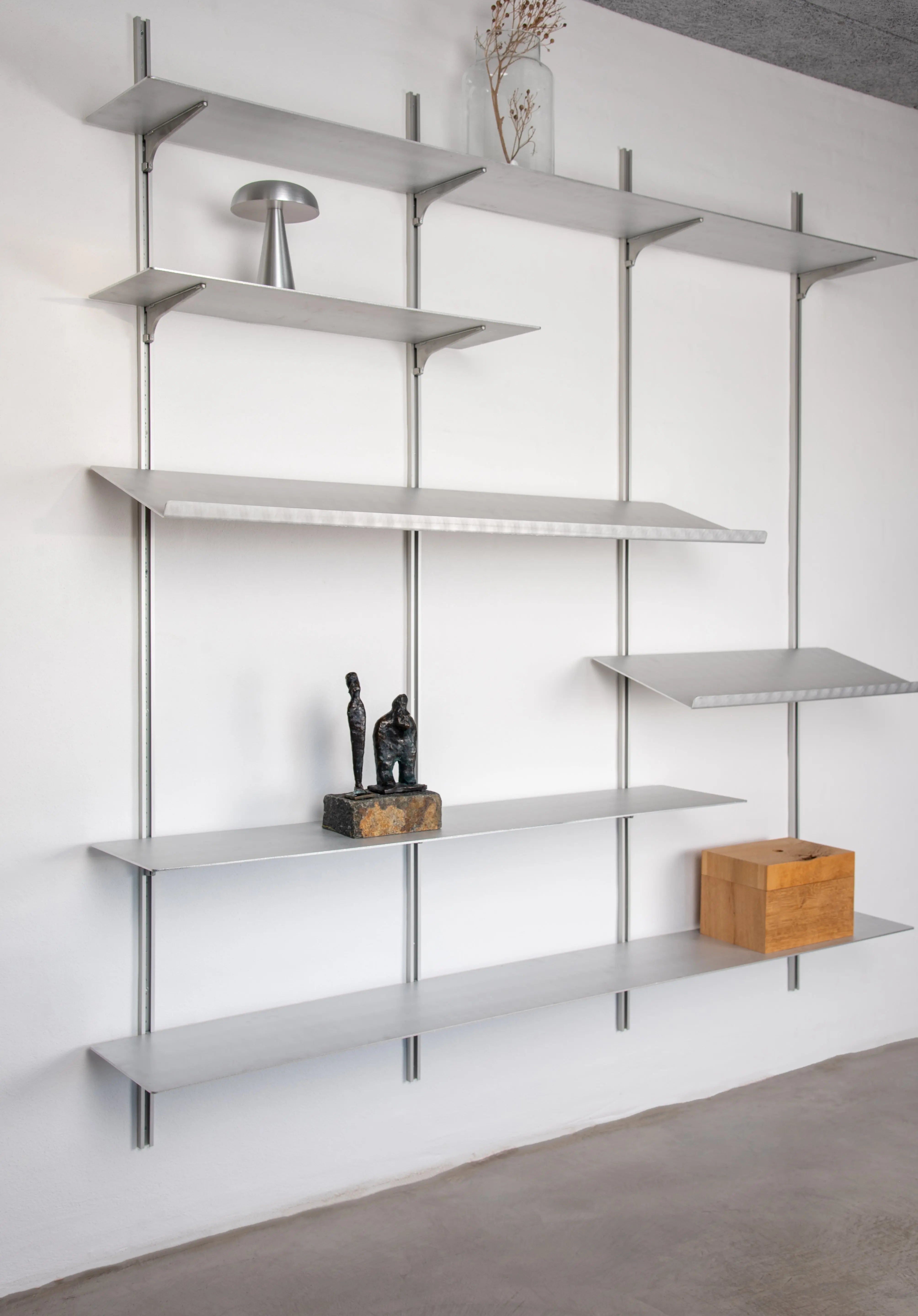 Detra Aluminium Hyldesystem – 6 Hylder + 2 Skråhylder (1960 / 1380 / 800 mm) Detra