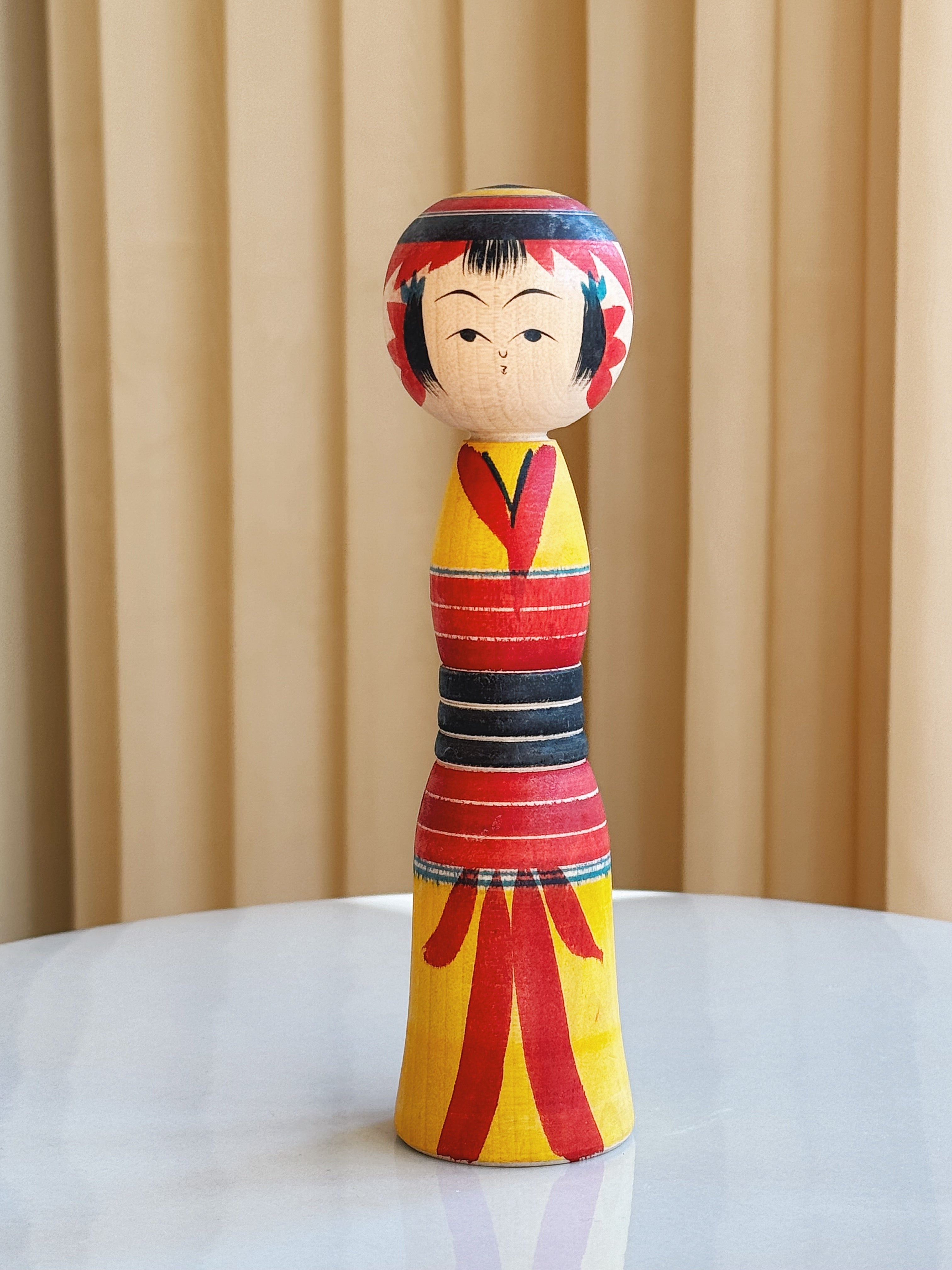 Vintage Kokeshi Dukke Nr. 236 fra Japan – Håndlavet | H 19 cm Studio Hafnia