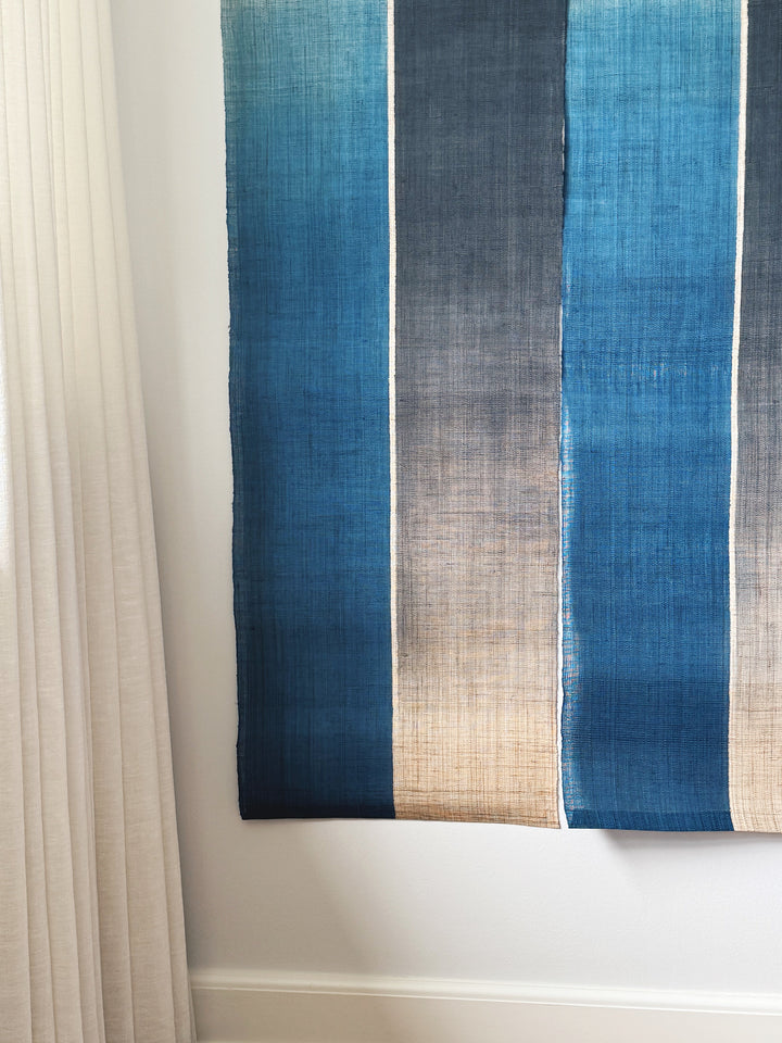 Japansk Vægtæppe i Hamp med Ophæng | Stribet i Blå & Natur | 150 × 88 cm  STUDIO HAFNIA