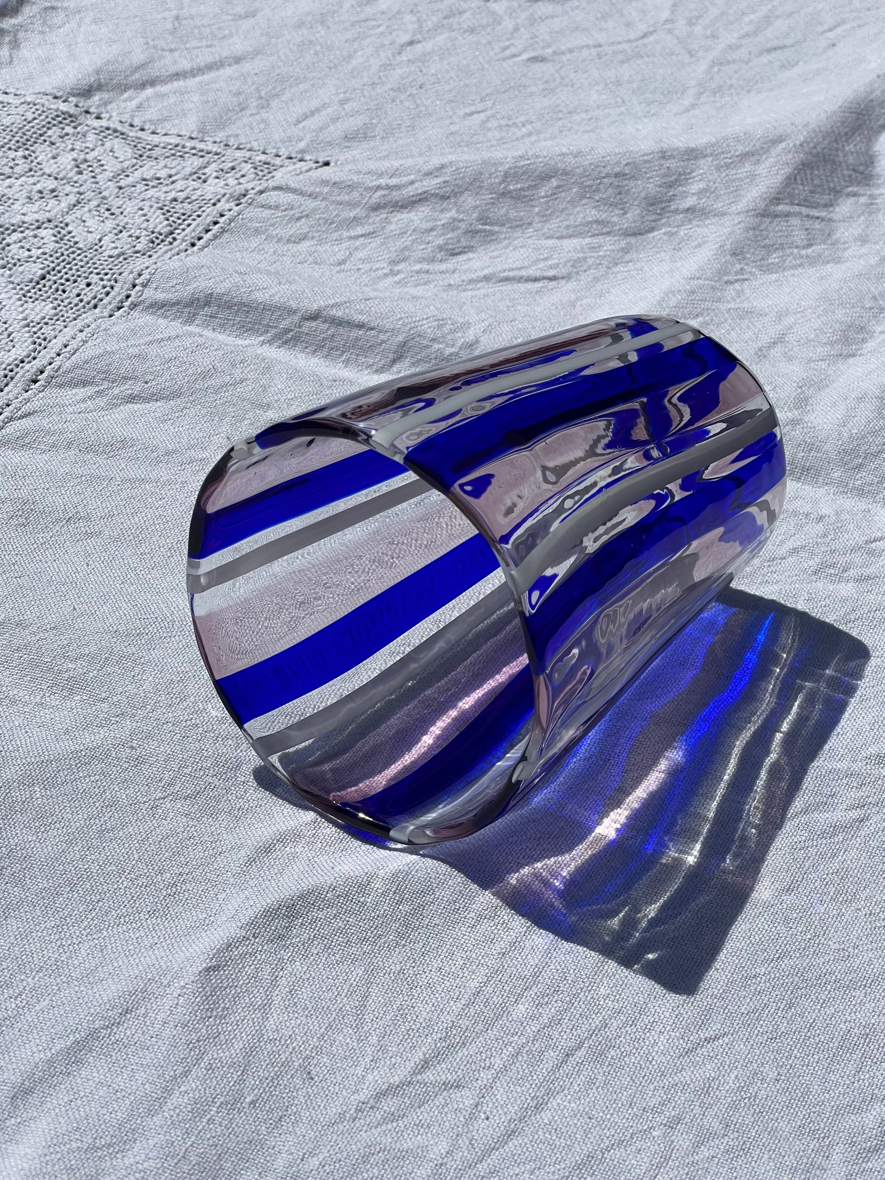 Håndblæst Murano Glas i Pio Ponti Stil med Blå, Hvide og Ametyst Striber Murano