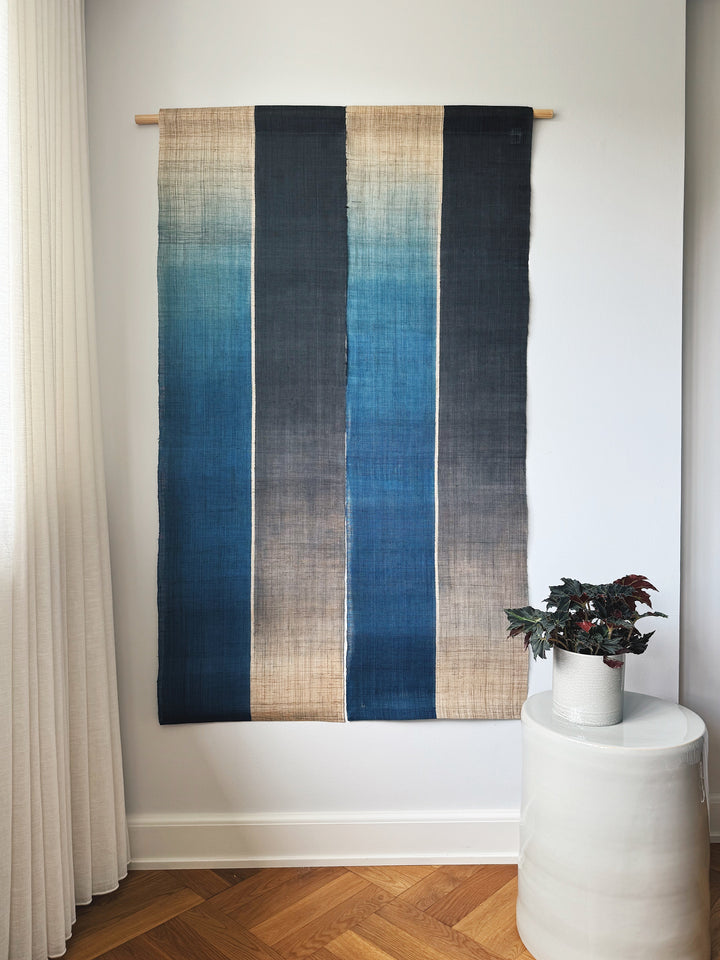 Japansk Vægtæppe i Hamp med Ophæng | Stribet i Blå & Natur | 150 × 88 cm  STUDIO HAFNIA