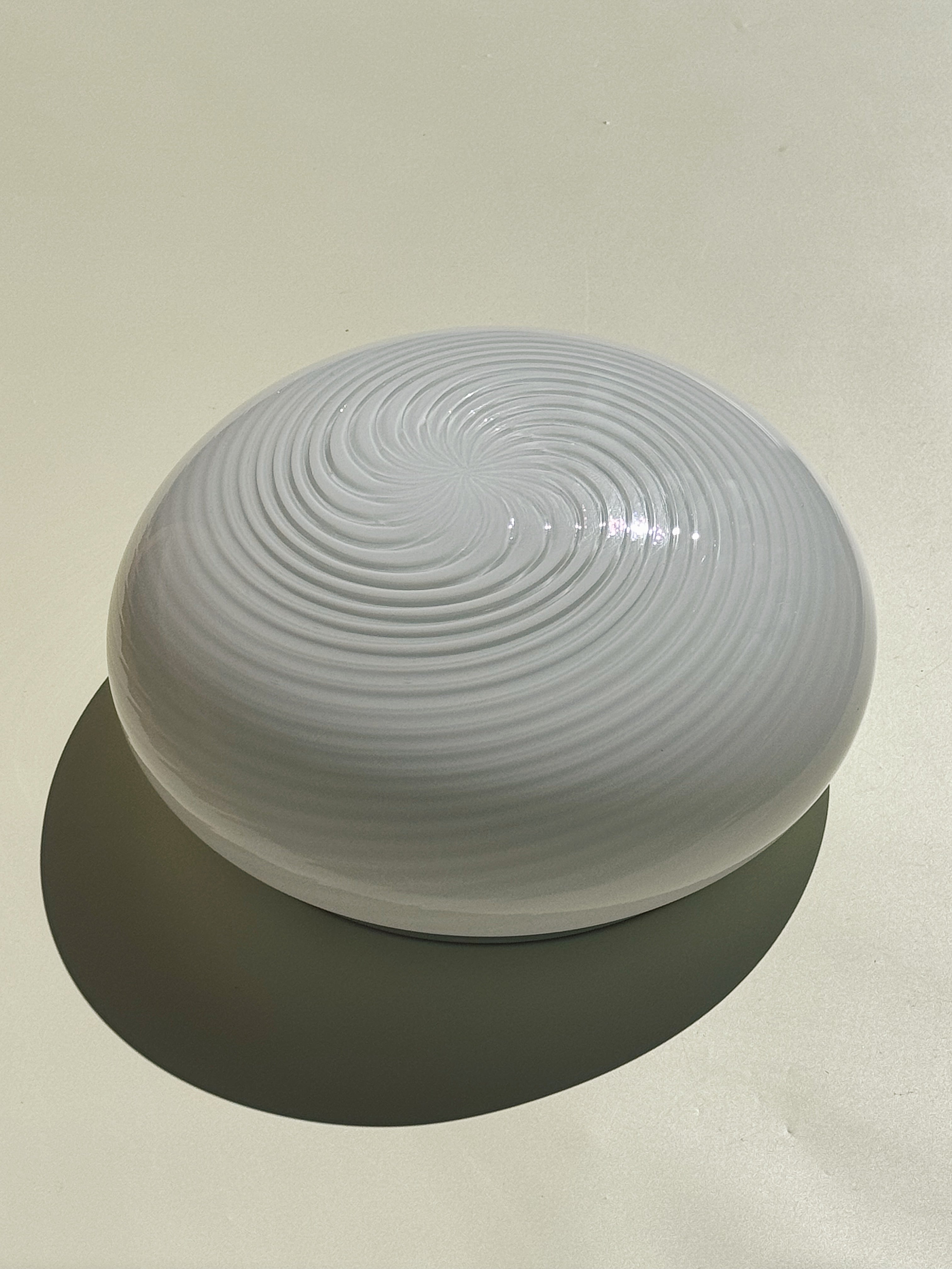 Vintage Murano Plafondlampe i Hvidt Swirl Glas | Loft-/Væglampe Ø29 cm Studio Hafnia