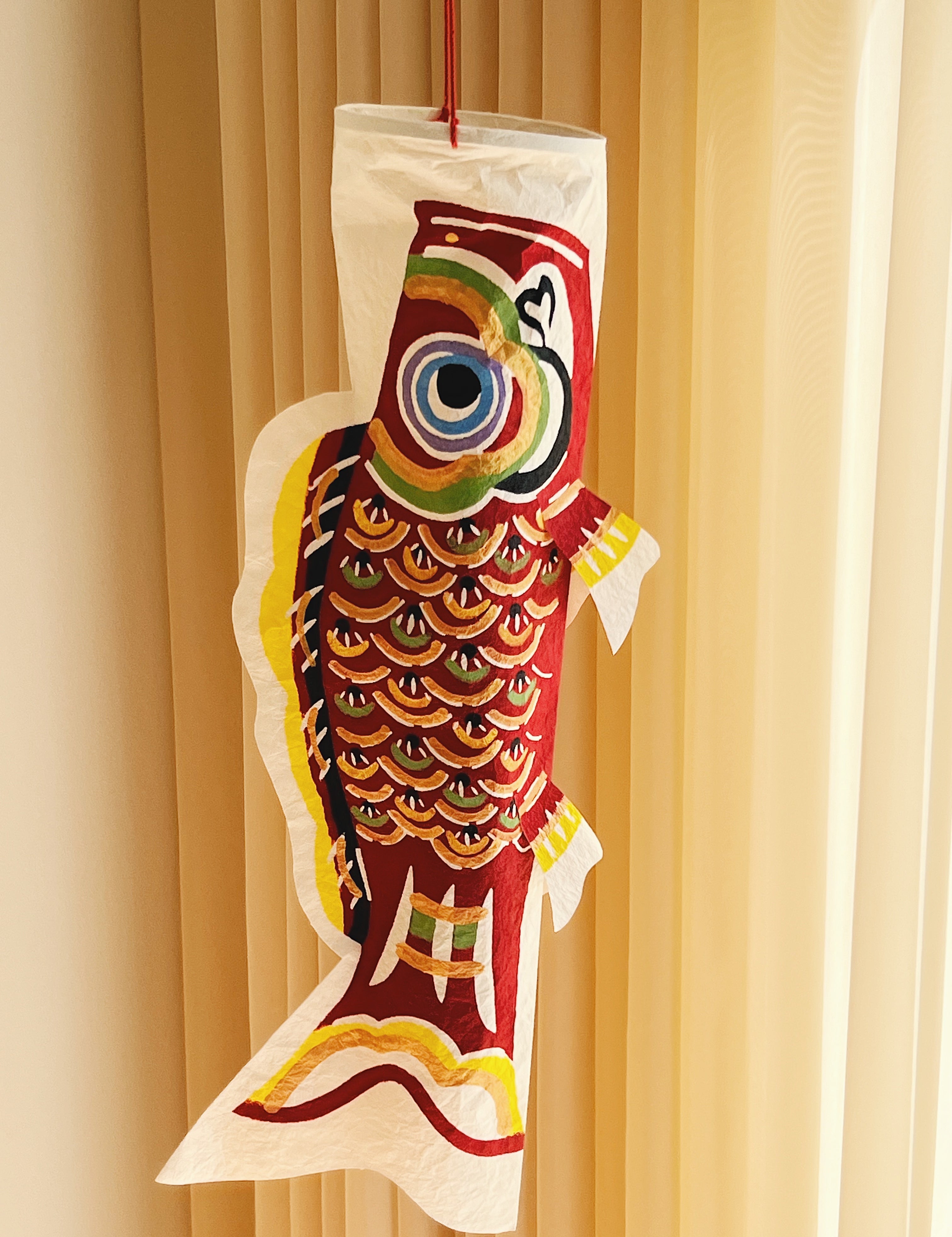 Rød Japansk Koinobori Fisk i Washi Papir til ophæng | 57 cm STUDIO HAFNIA