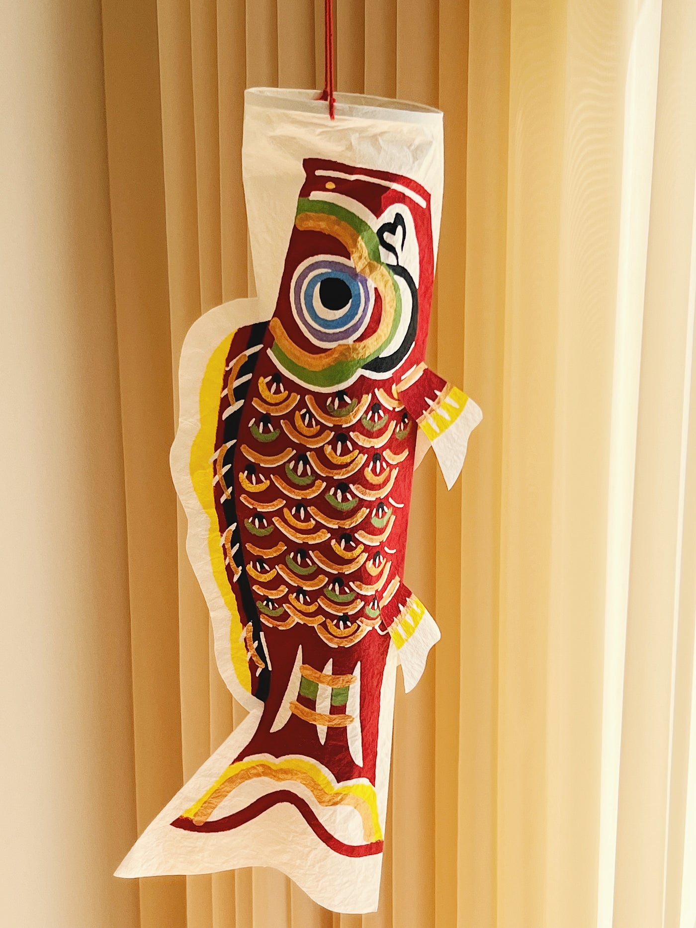 Rød Japansk Koinobori Fisk i Washi Papir til ophæng | 57 cm STUDIO HAFNIA