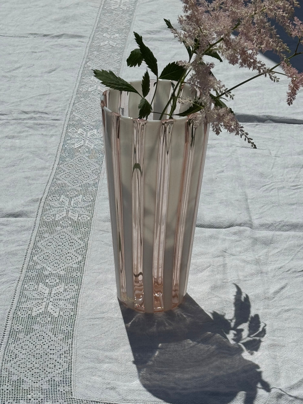 Mundblæst Murano Vase i Glas | Opal Hvid og Lys Pink Striber Murano