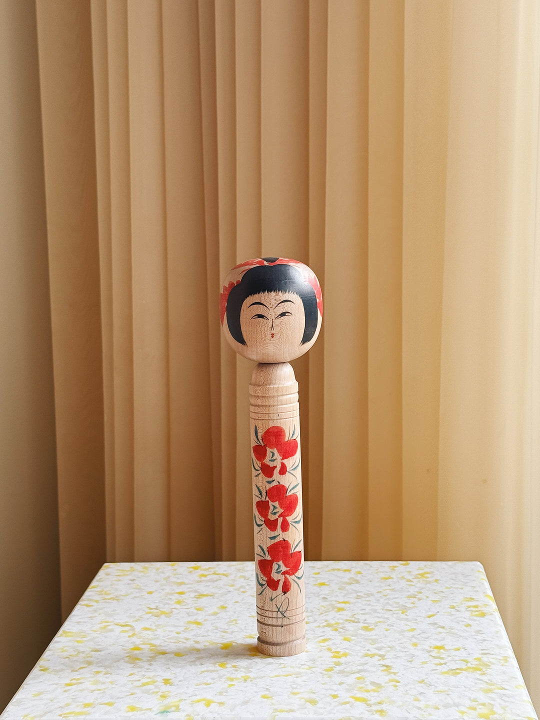 Vintage Kokeshi Dukke Nr. 207 fra Japan – Håndlavet | H25 cm Studio Hafnia