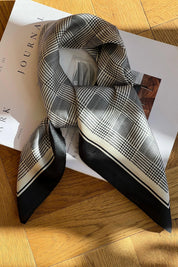 Elegant Square Tørklæde i Sort/Hvid | 70 x 70 cm Studio Hafnia