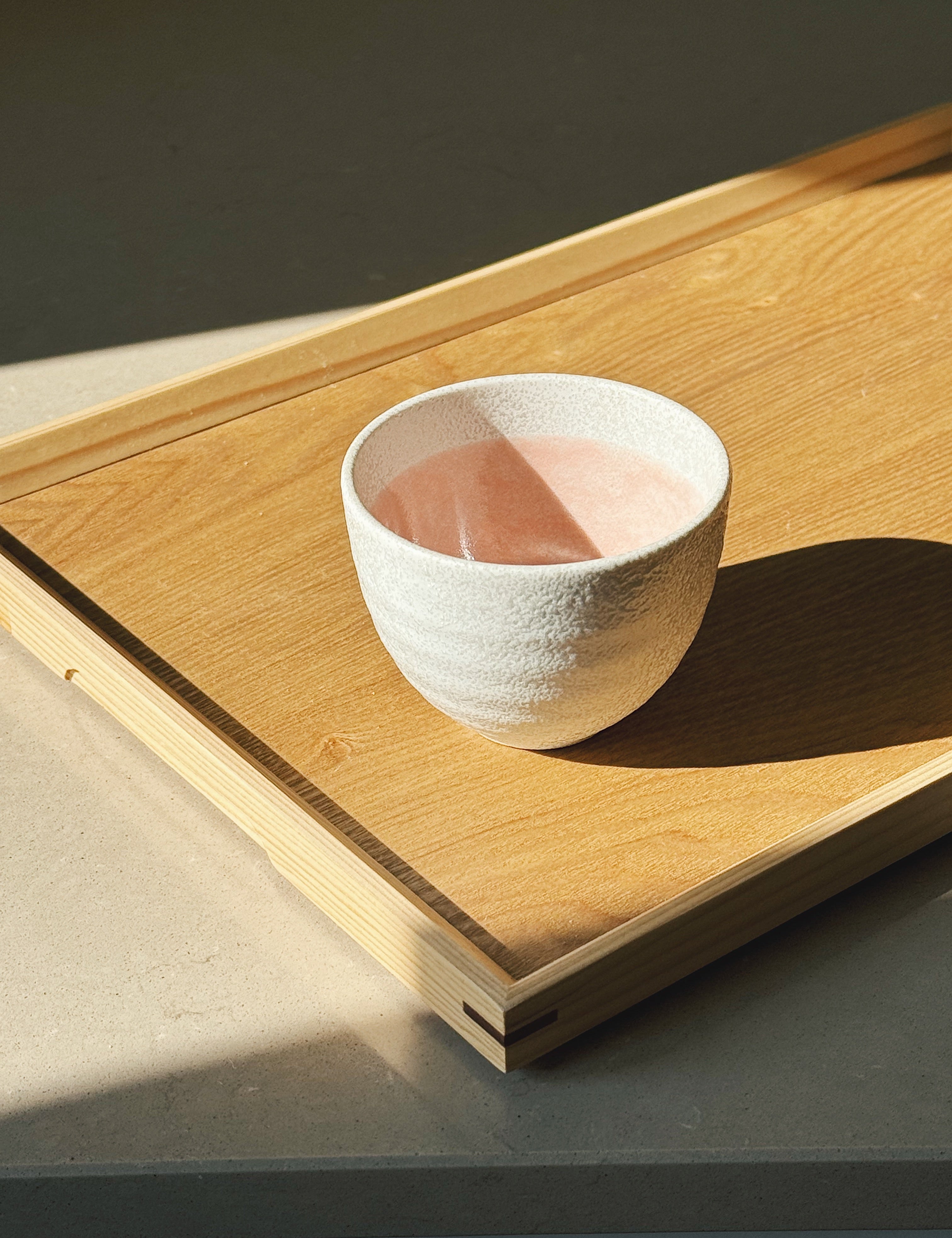 Japansk tekop i hvid og rosa keramik | 160 ml Studio Hafnia