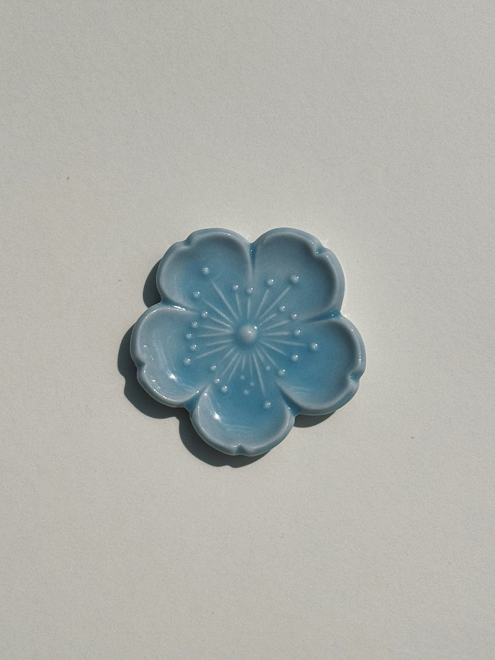Spisepindholder i keramik | Lyseblå blomsterform | Japan STUDIO HAFNIA