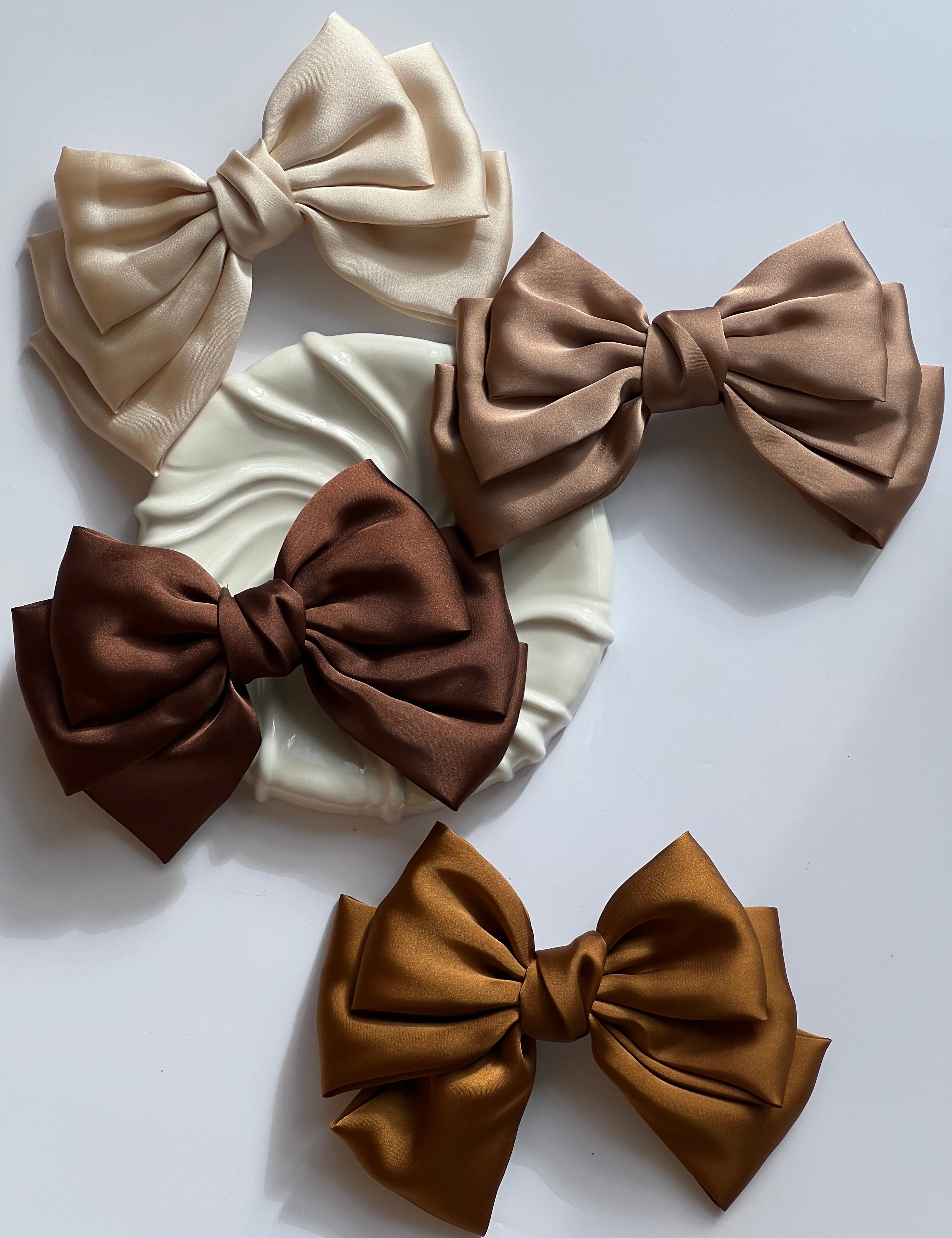 Sløjfe Hårklemme i Satin 16 cm | 4 forskellige farver STUDIO HAFNIA
