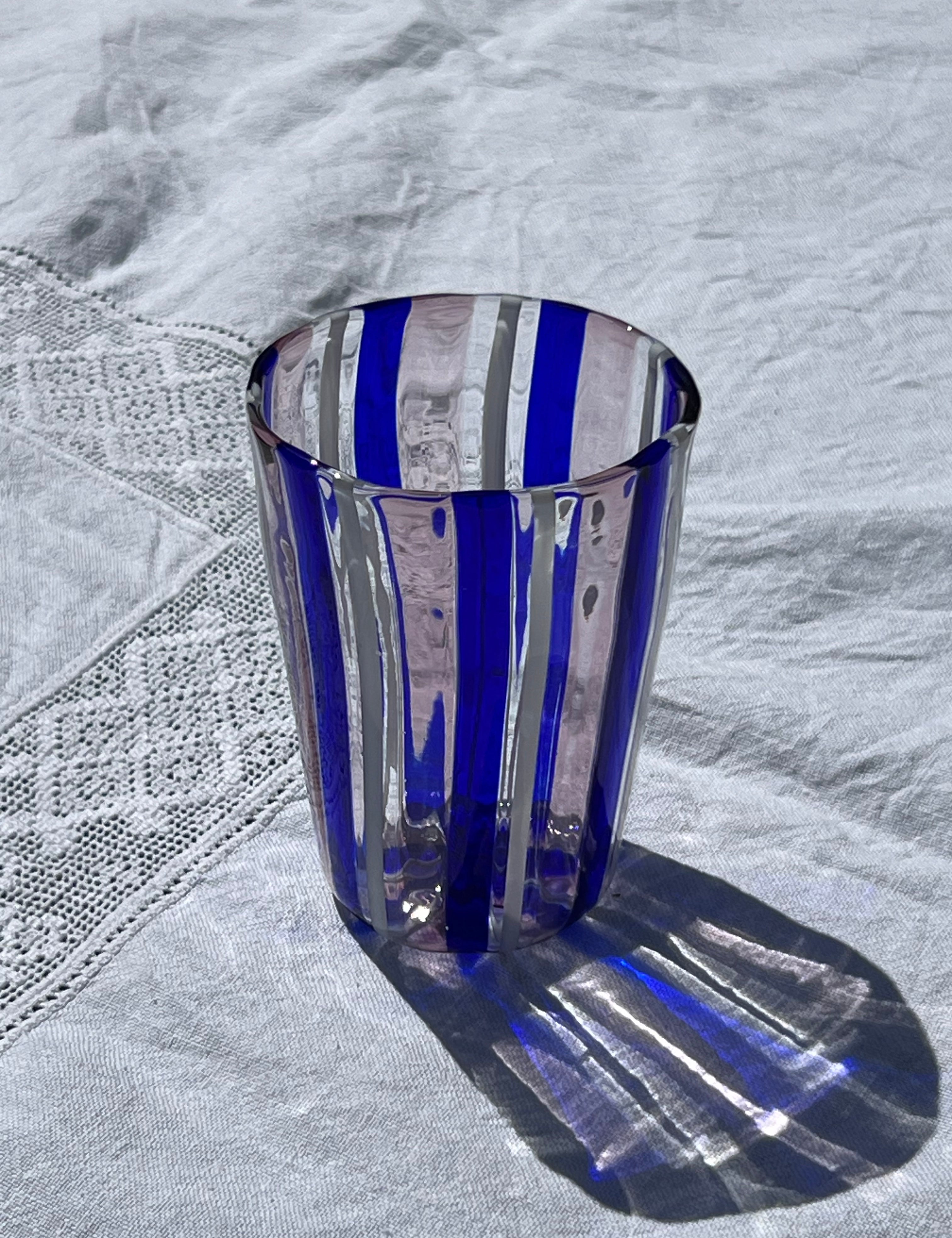 Håndblæst Murano Glas i Pio Ponti Stil med Blå, Hvide og Ametyst Striber Murano