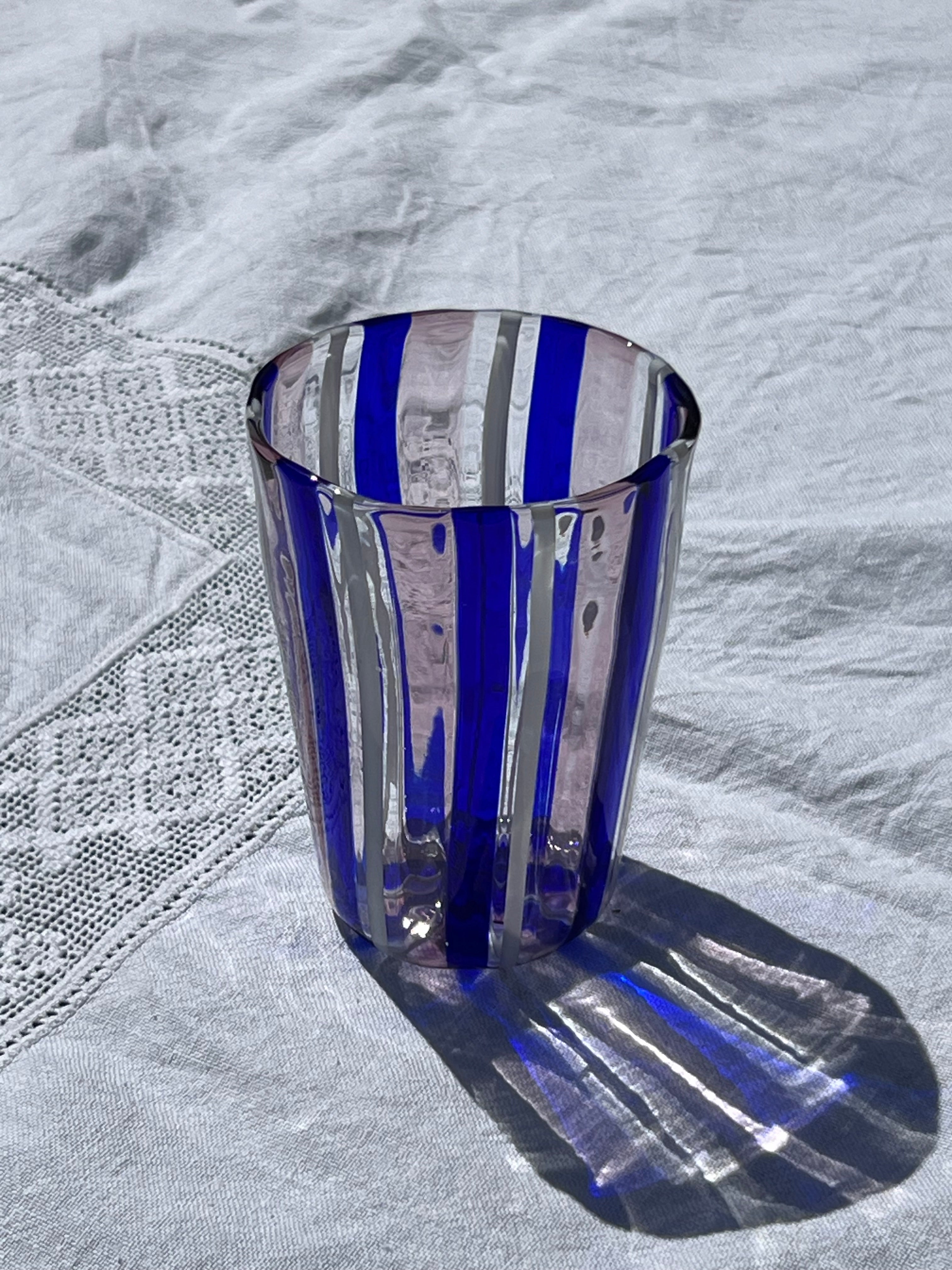 Håndblæst Murano Glas i Pio Ponti Stil med Blå, Hvide og Ametyst Striber Murano