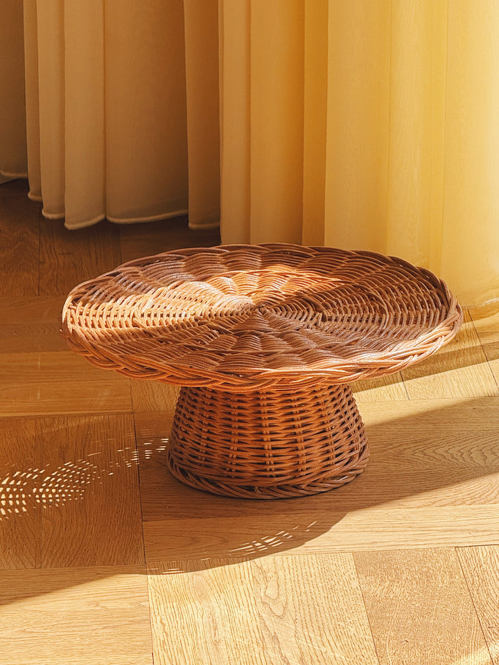 Kagefad i Rattan – Håndflettet Fad med Fod | Ø30 x H12 cm  STUDIO HAFNIA