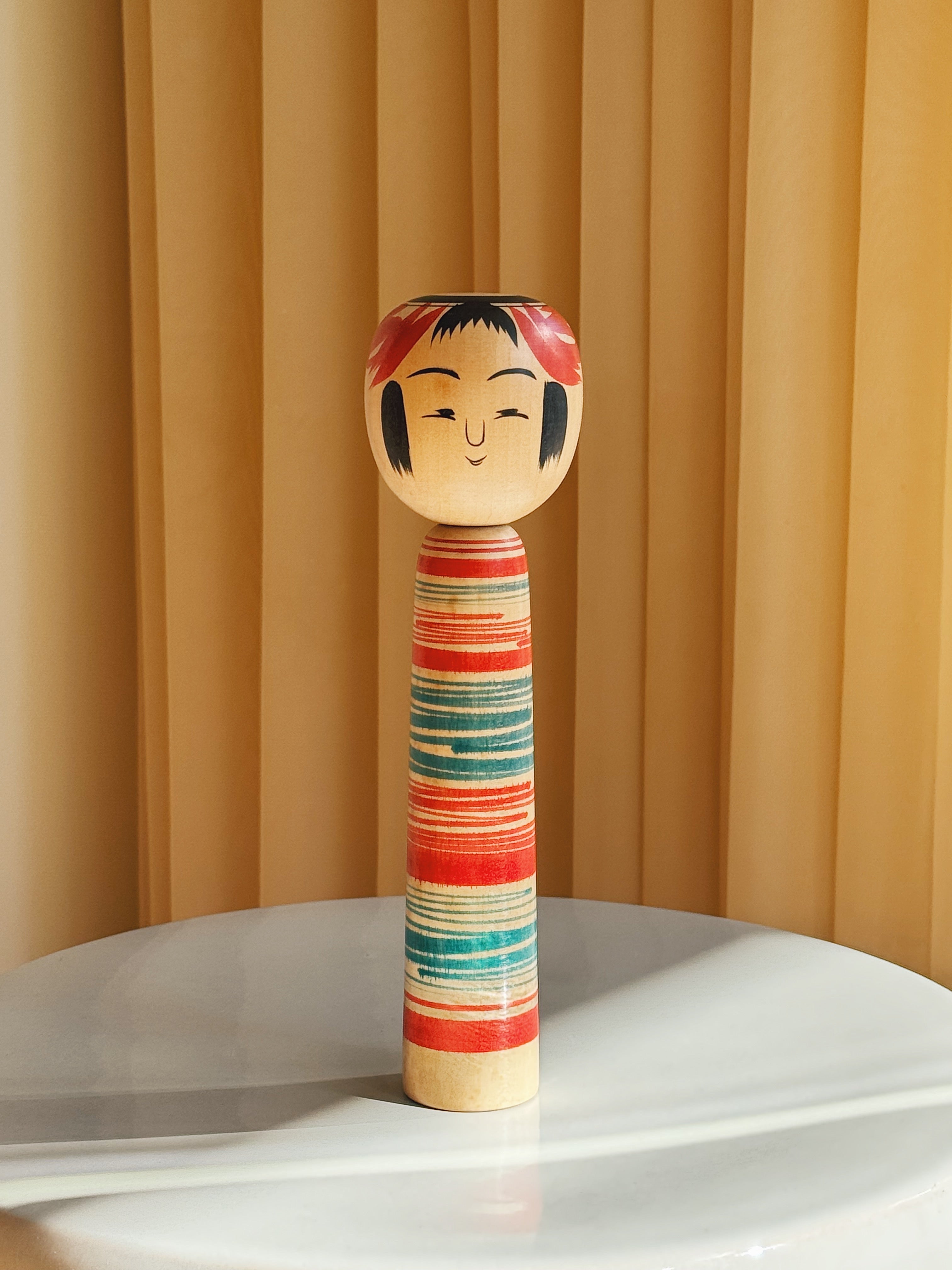 Vintage Kokeshi Dukke Nr. 229 fra Japan – Håndlavet | H 24,5 cm Studio Hafnia
