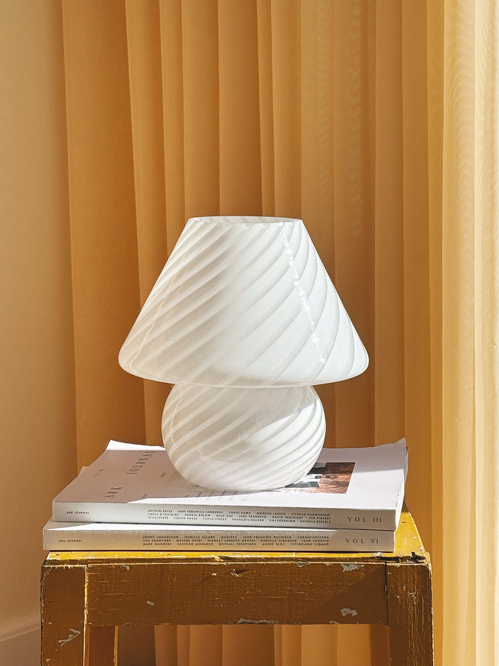 Vintage Murano mushroom bordlampe i hvidt swirl-glas | H25 cm Murano