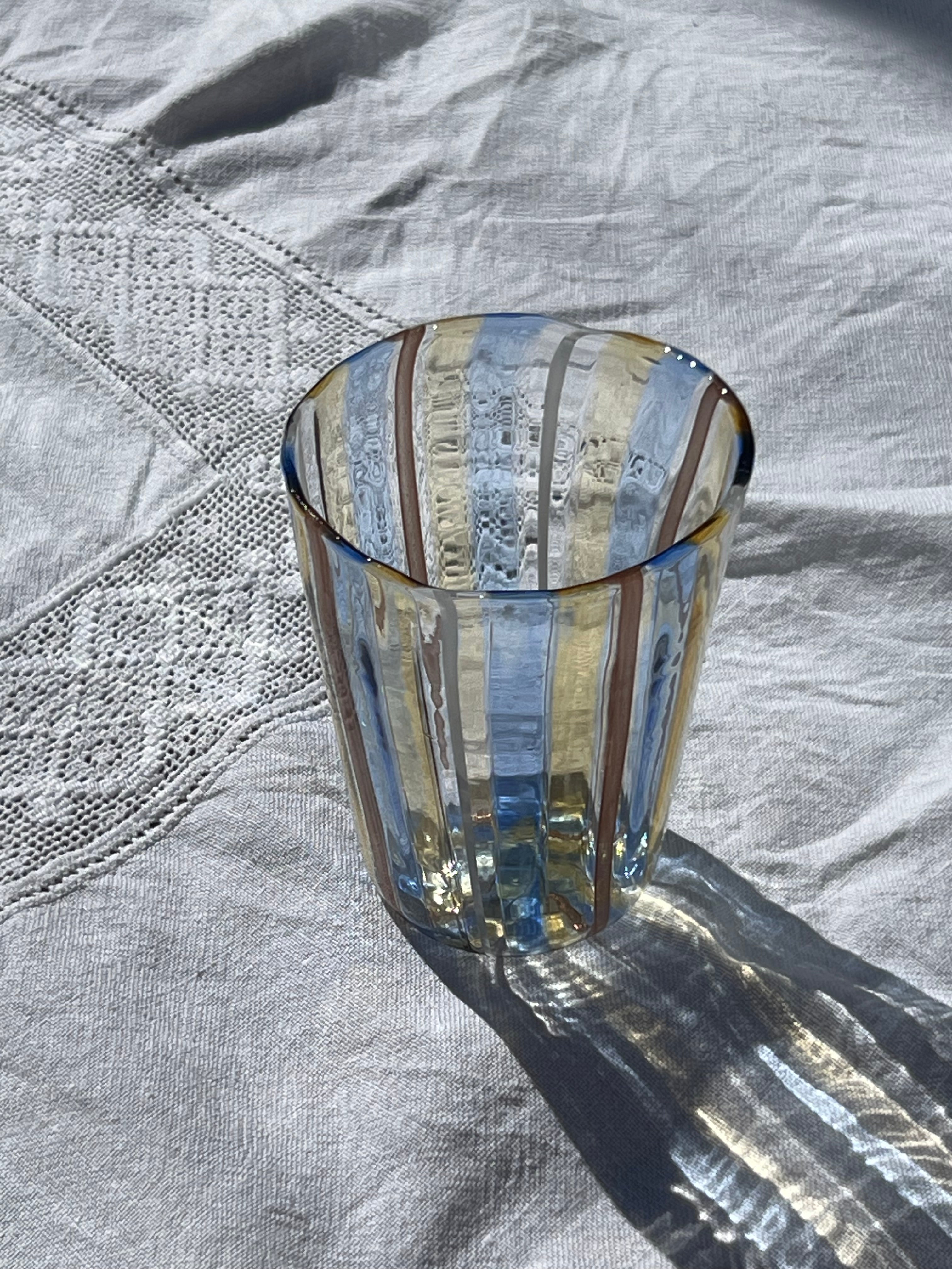 Håndblæst Murano Glas med Blå, Gule, Hvide og Brune Striber Murano