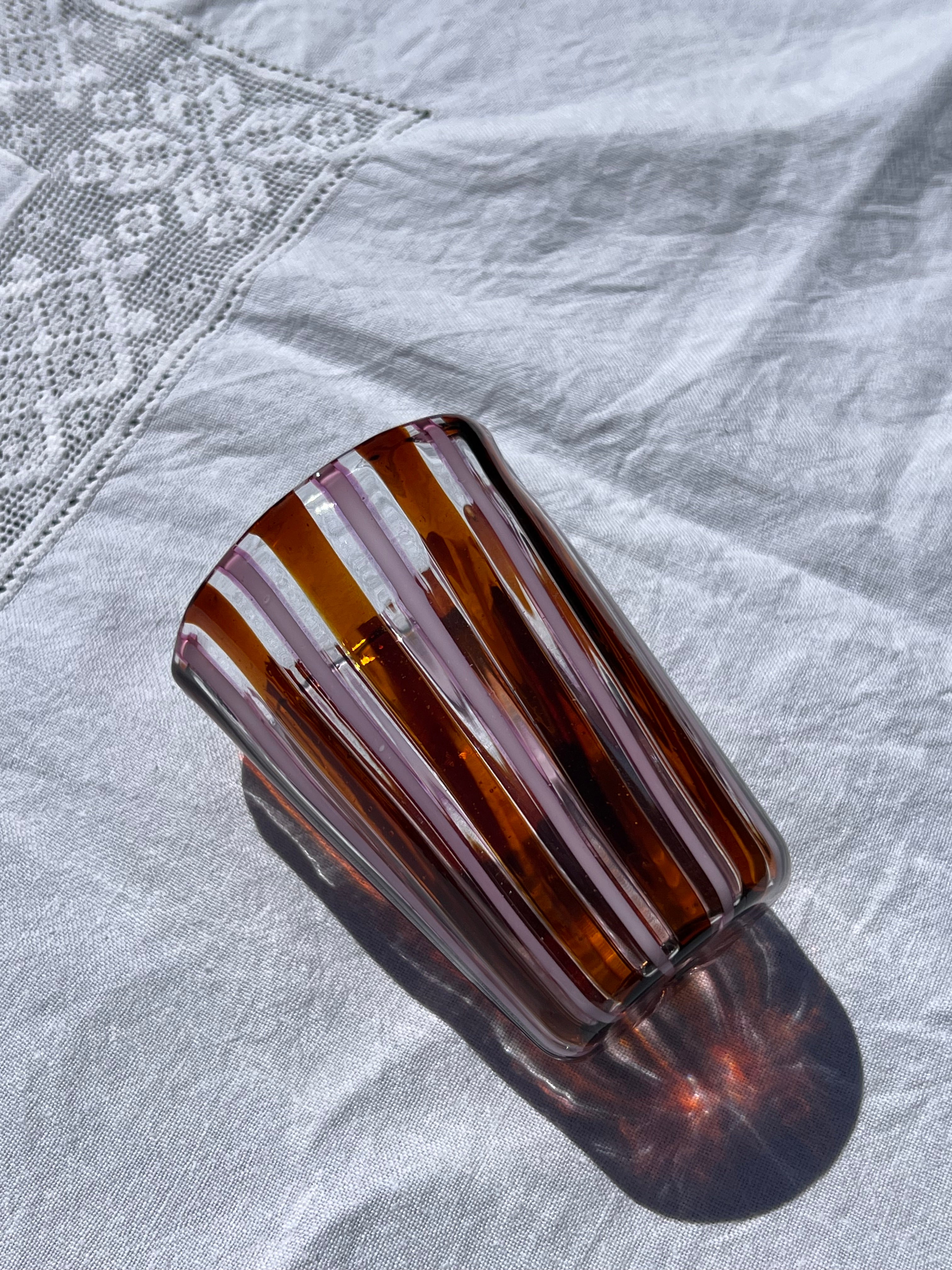 Håndblæst Murano Glas i Pio Ponti Stil med blå, hvide og ametyst stribermed Karamelfarvet/Brune og Opal Pink Striber (kopi) Murano