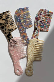 Farvestrålende Plastikkam 16 cm | 5 forskellige farver Studio Hafnia