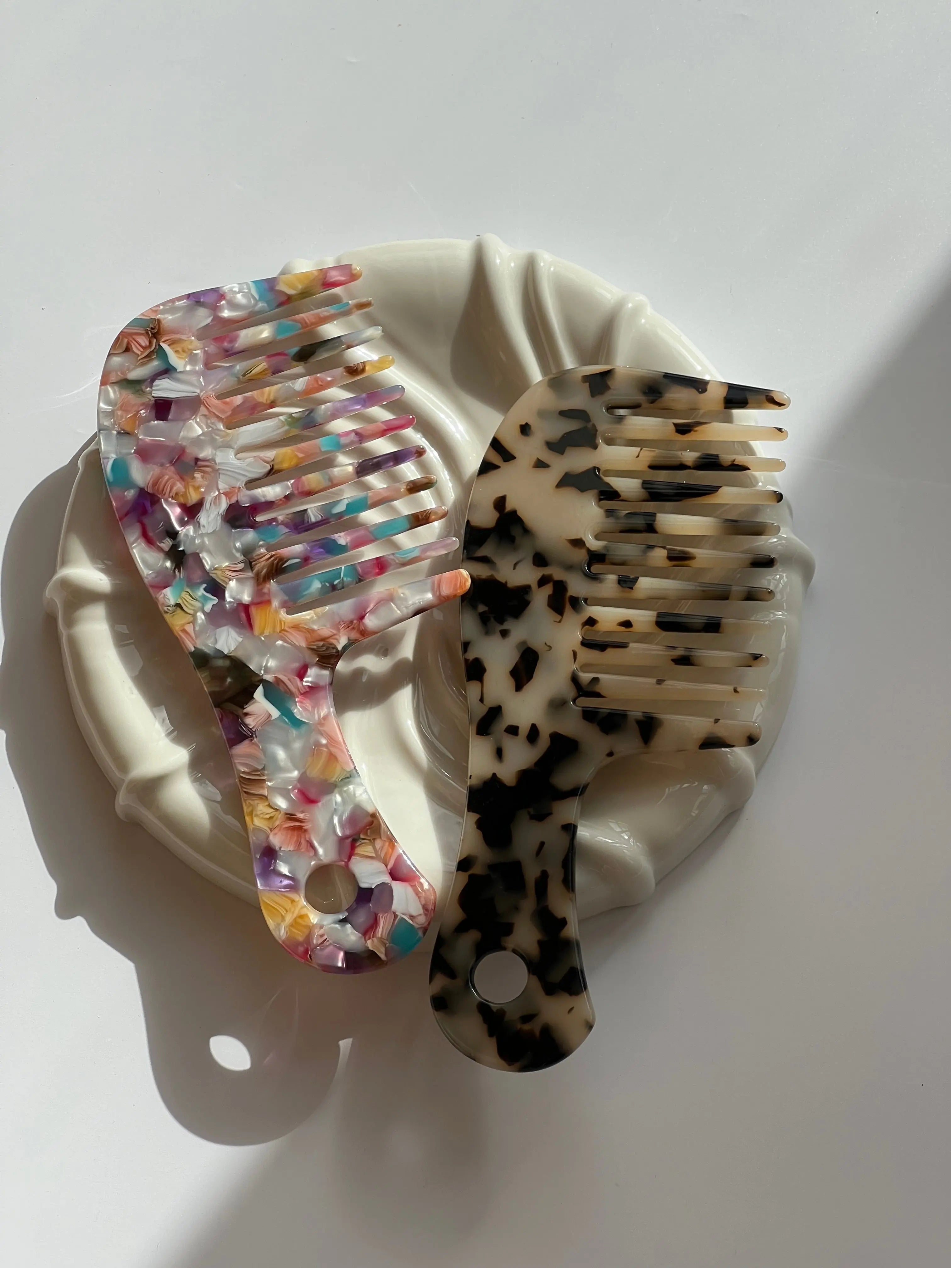 Farvestrålende Plastikkam 16 cm | 5 forskellige farver Studio Hafnia