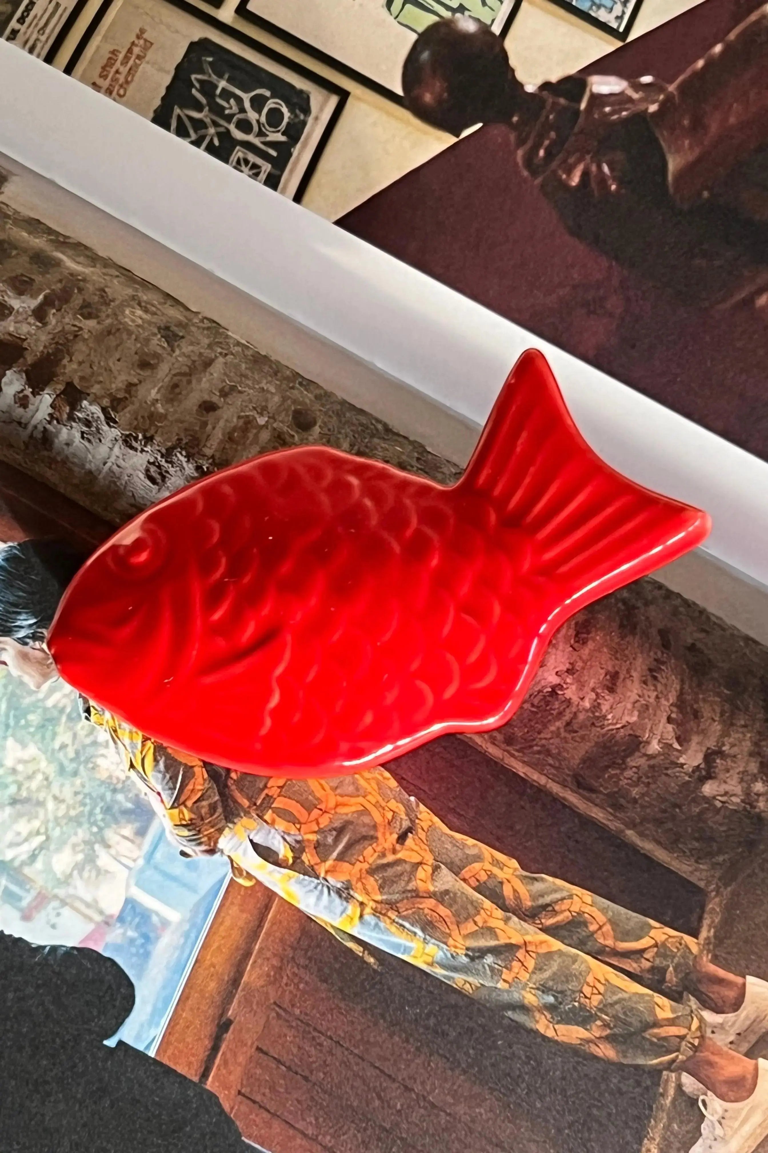 Fiskelågkrukke i rød keramik fra Japan Studio Hafnia