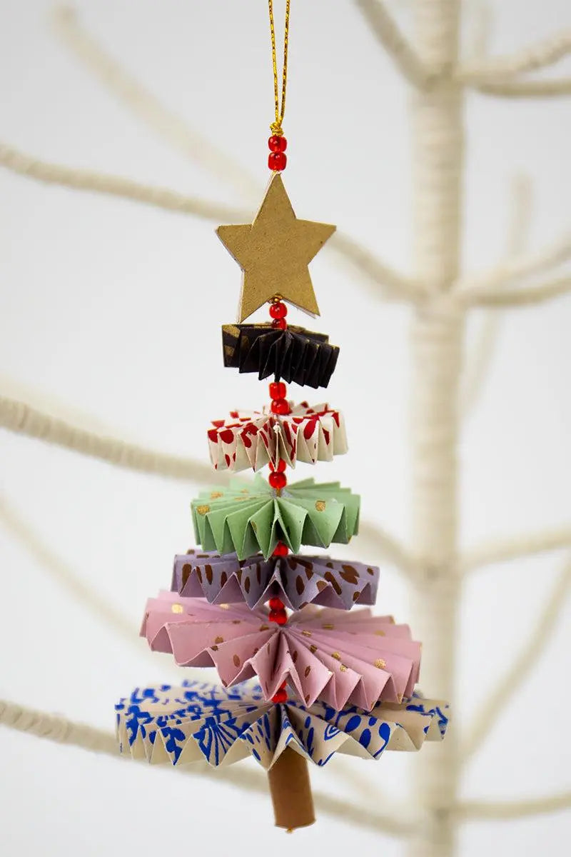 Foldet papirsjuletræ til ophæng | Multifarvet World of Craft