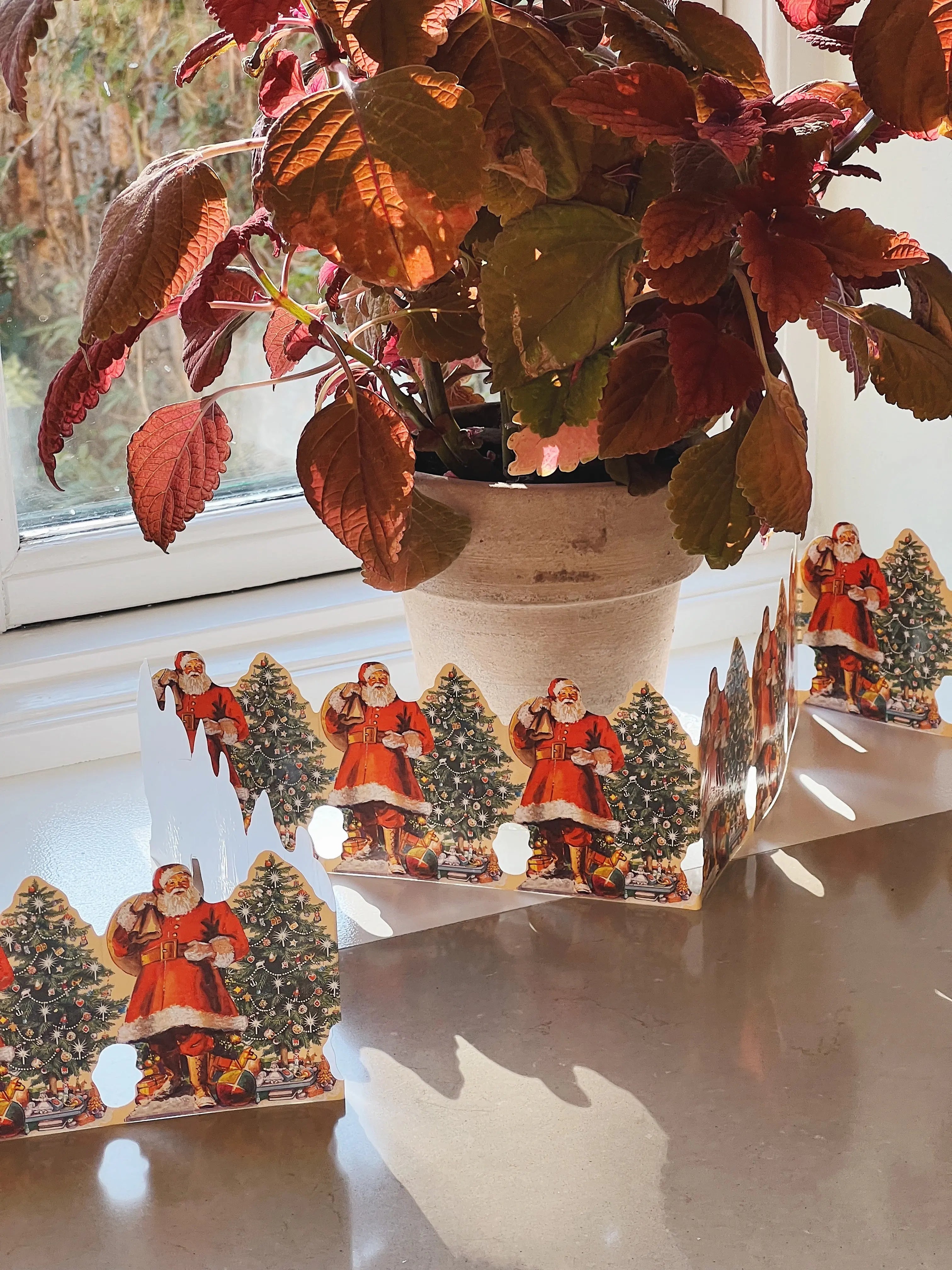 frise i harmonika-stil med julemænd i karton Studio Hafnia