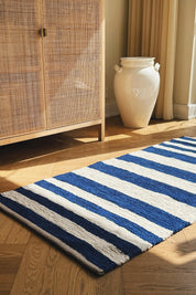 Gulvtæppe i Bomuld fra Casa Cubista – Marineblå & Naturstribet | 70 x 140 cm Casa Cubista
