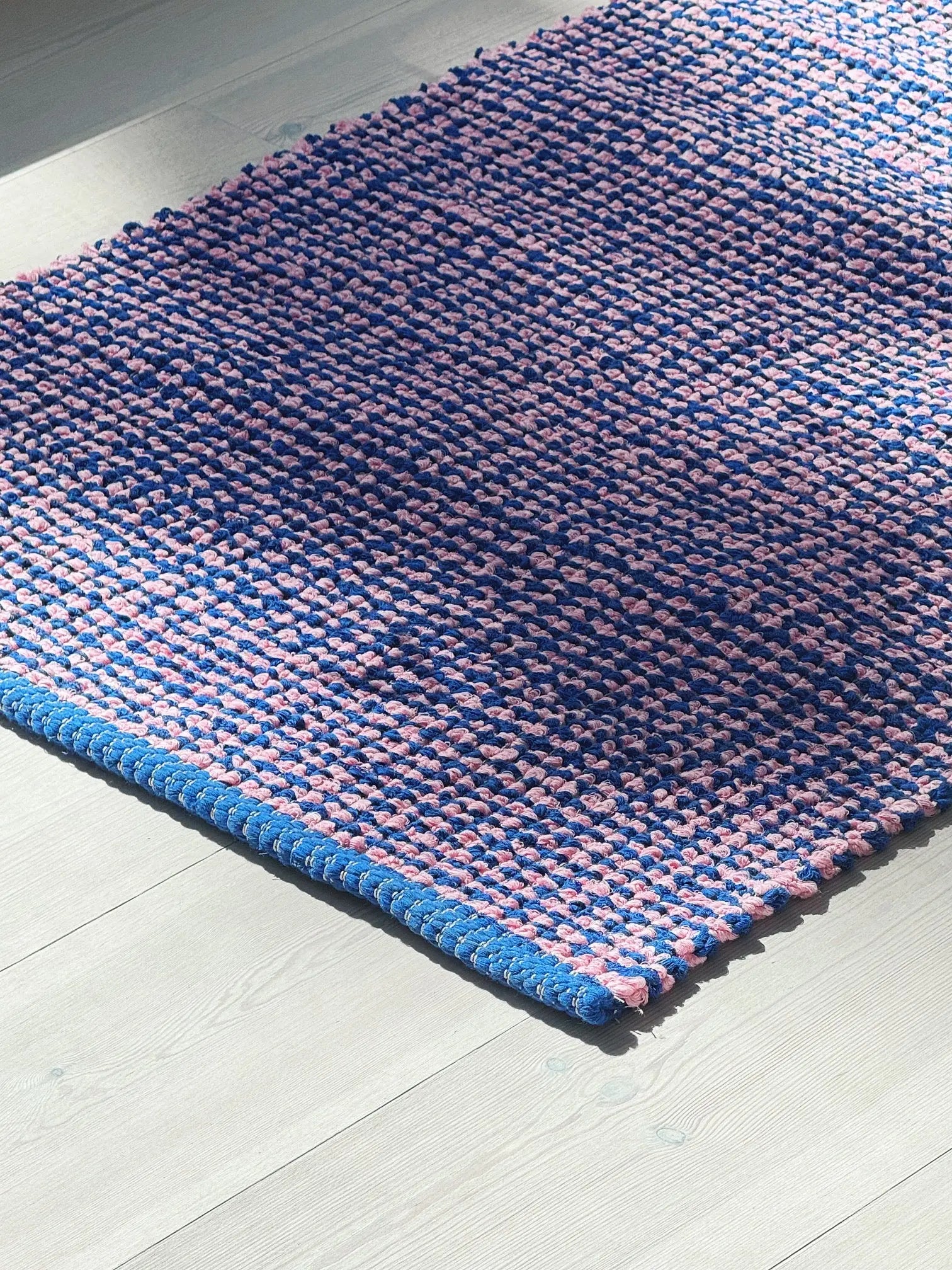 Gulvtæppe i bomuld | Blå/pink 70x140 cm Studio Hafnia