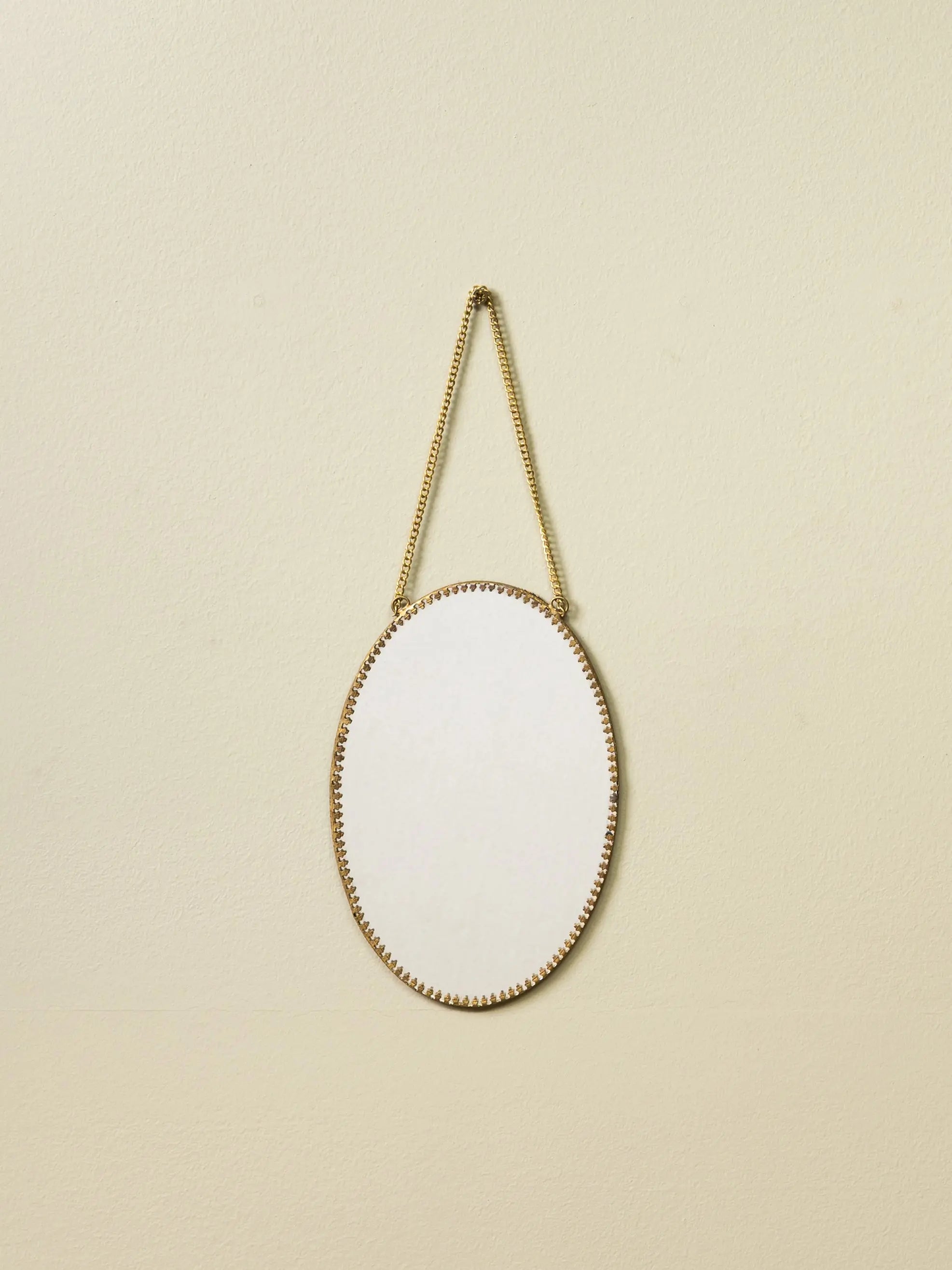 Hængende Ovalt Spejl med Bølget Kant Studio Hafnia