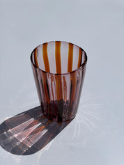 Håndblæst Murano Glas i Gio Ponti Stil med Karamelfarvede og Ametyst Striber Studio Hafnia