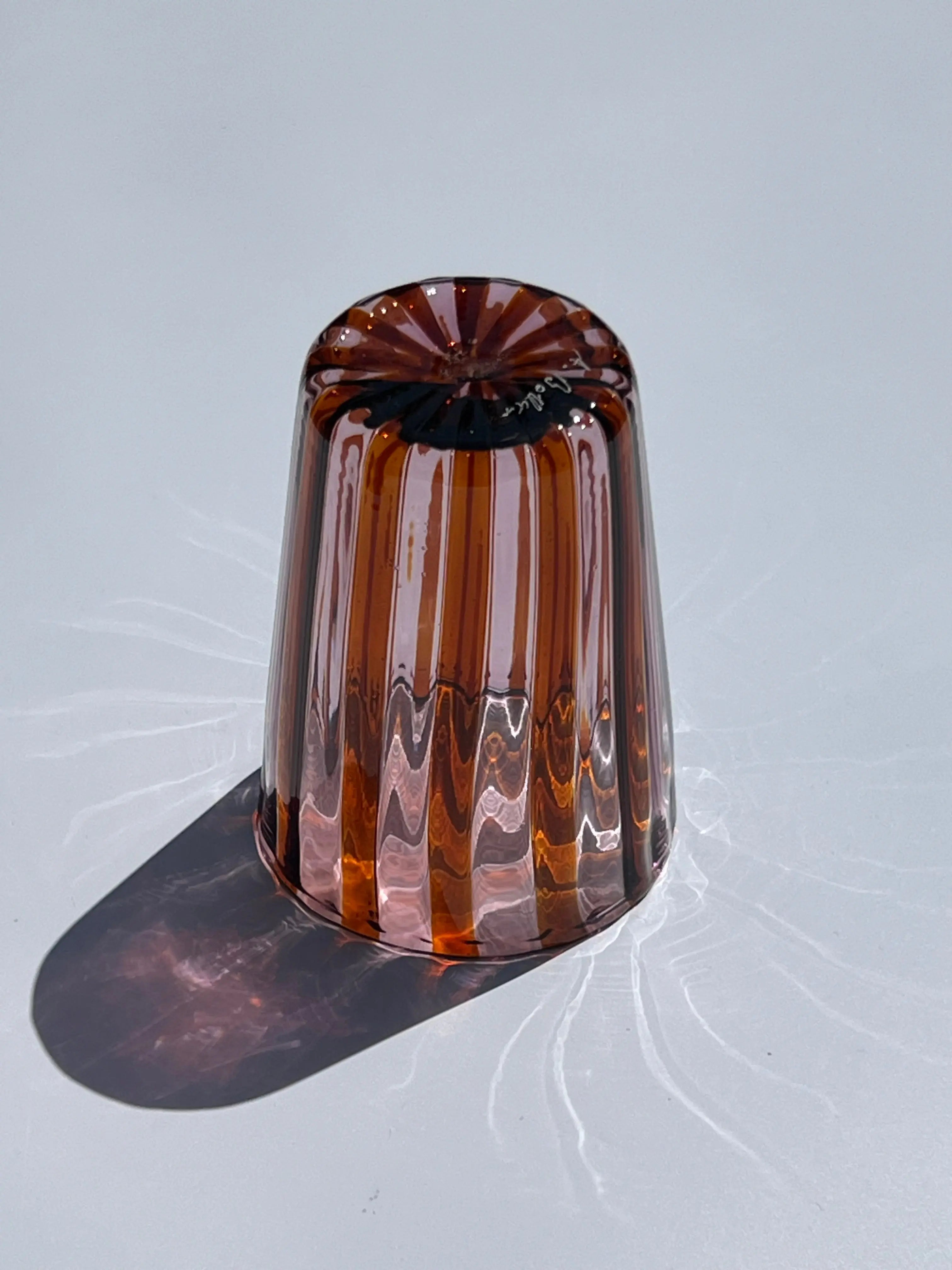 Håndblæst Murano Glas i Gio Ponti Stil med Karamelfarvede og Ametyst Striber Studio Hafnia