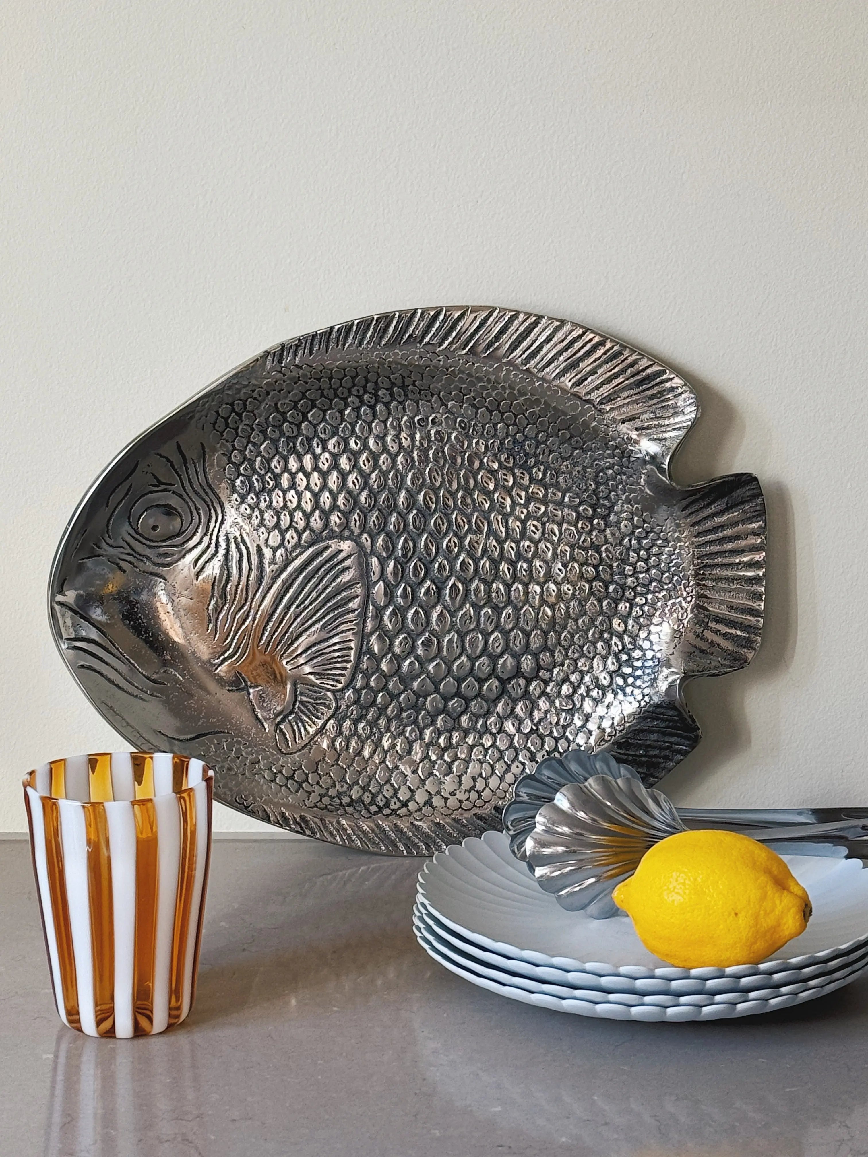 Håndblæst Murano Glas i Gio Ponti Stil med Lys Saltkaramel og Hvide Striber Studio Hafnia