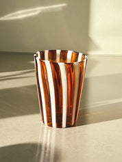 Håndblæst Murano Glas i Gio Ponti Stil med Saltkaramel og Hvide Striber Studio Hafnia