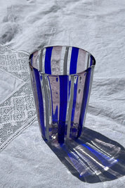 Håndblæst Murano Glas i Pio Ponti Stil med Blå, Hvide og Ametyst Striber Studio Hafnia