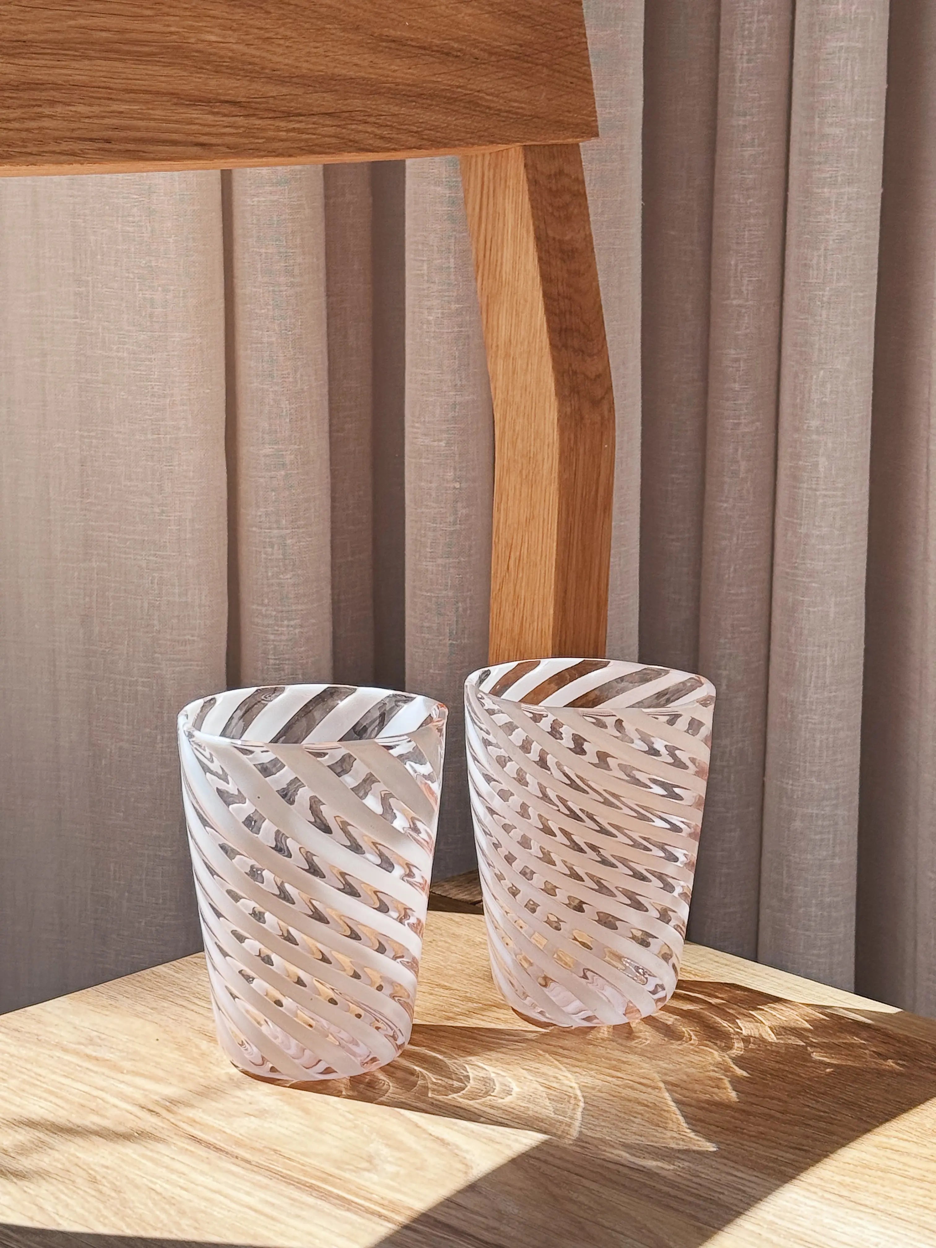 Håndblæst Murano Glas med Lys Pink/Hvidt Swirlmønster