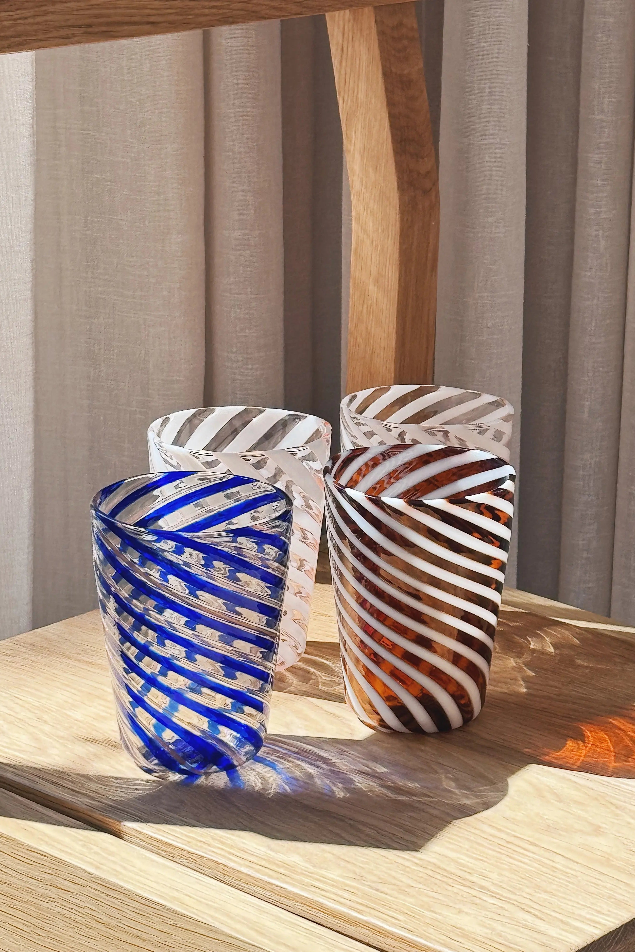 Handblaest-Murano-Glas-med-Lys-Pink-Hvidt-Swirlmonster-Studio-Hafnia-1377478680.jpg