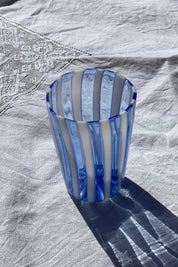 Håndblæst Murano Glas med Lyseblå og Opal Hvide Striber Studio Hafnia