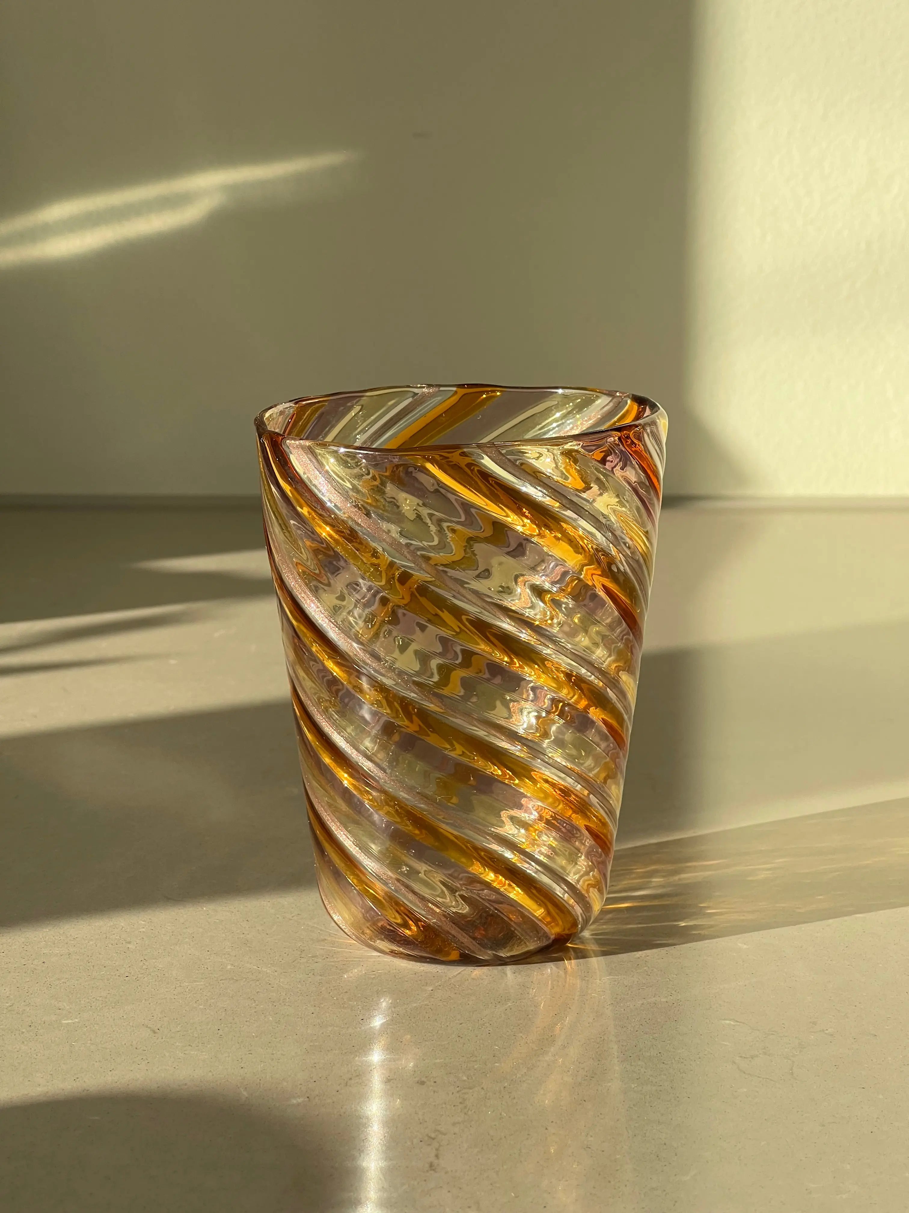 Håndblæst Murano Glas med Swirlmønster Studio Hafnia
