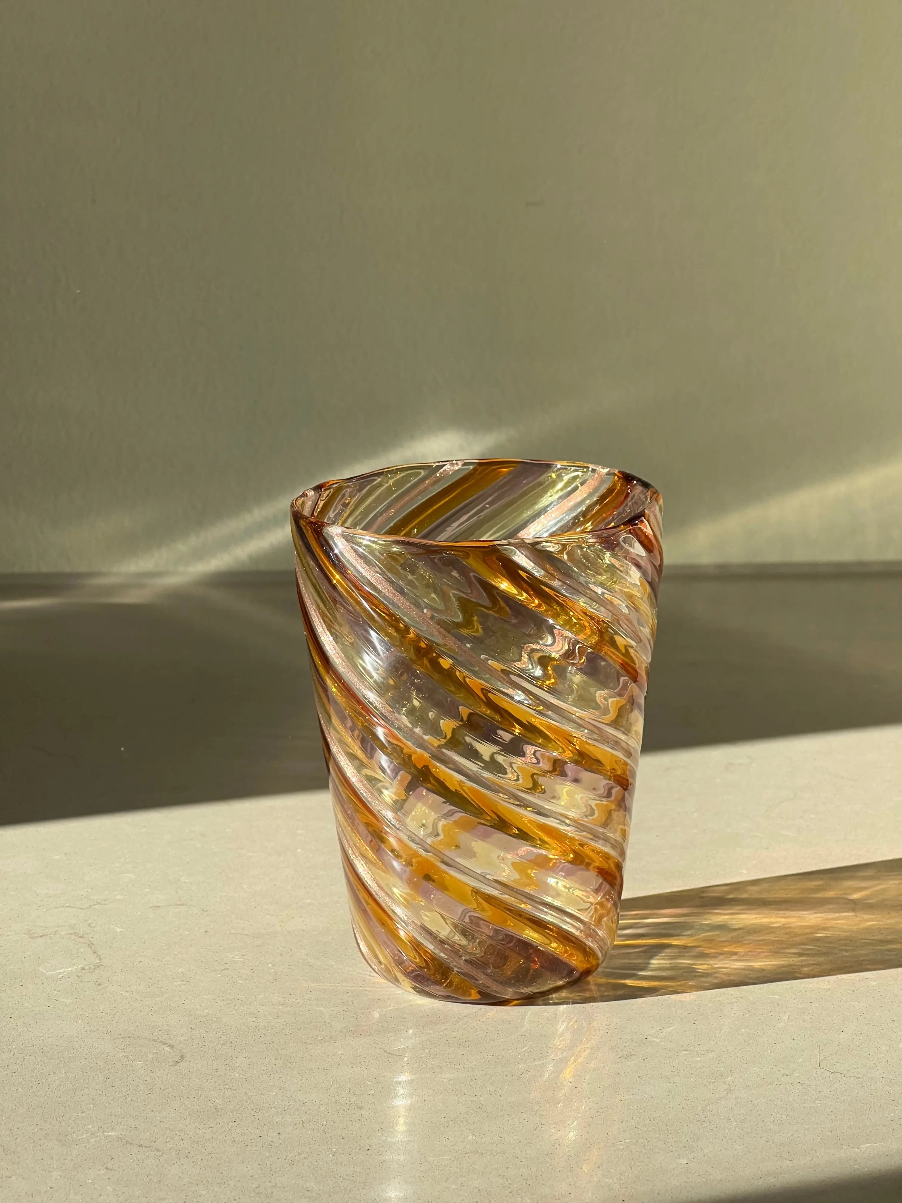 Håndblæst Murano Glas med Swirlmønster Studio Hafnia