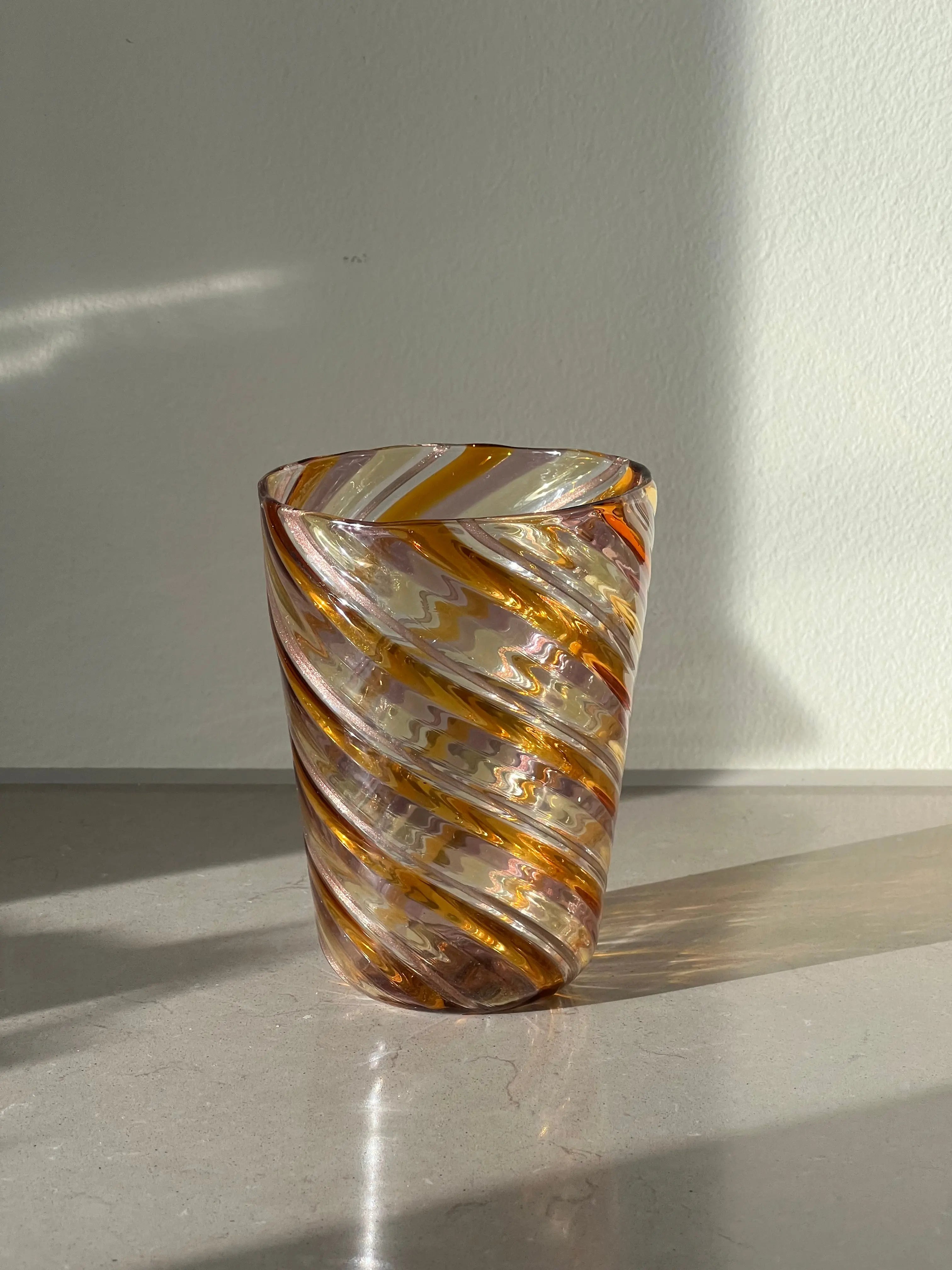 Håndblæst Murano Glas med Swirlmønster Studio Hafnia