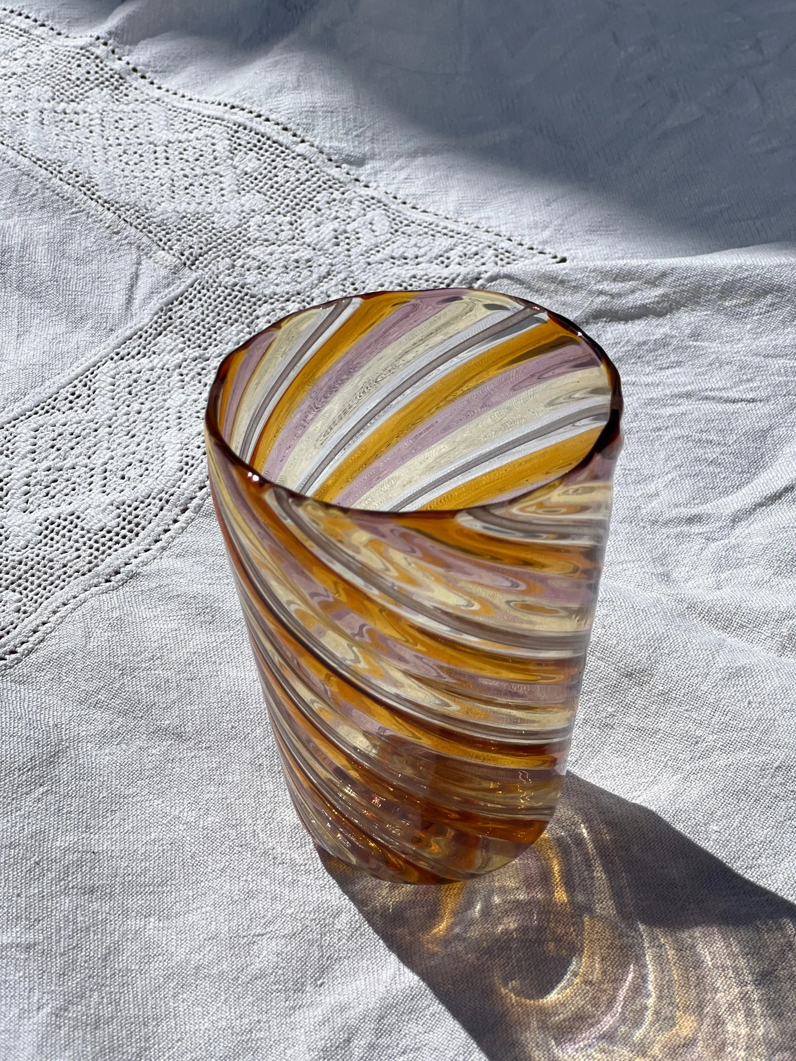 Håndblæst Murano Glas med Swirlmønster Studio Hafnia