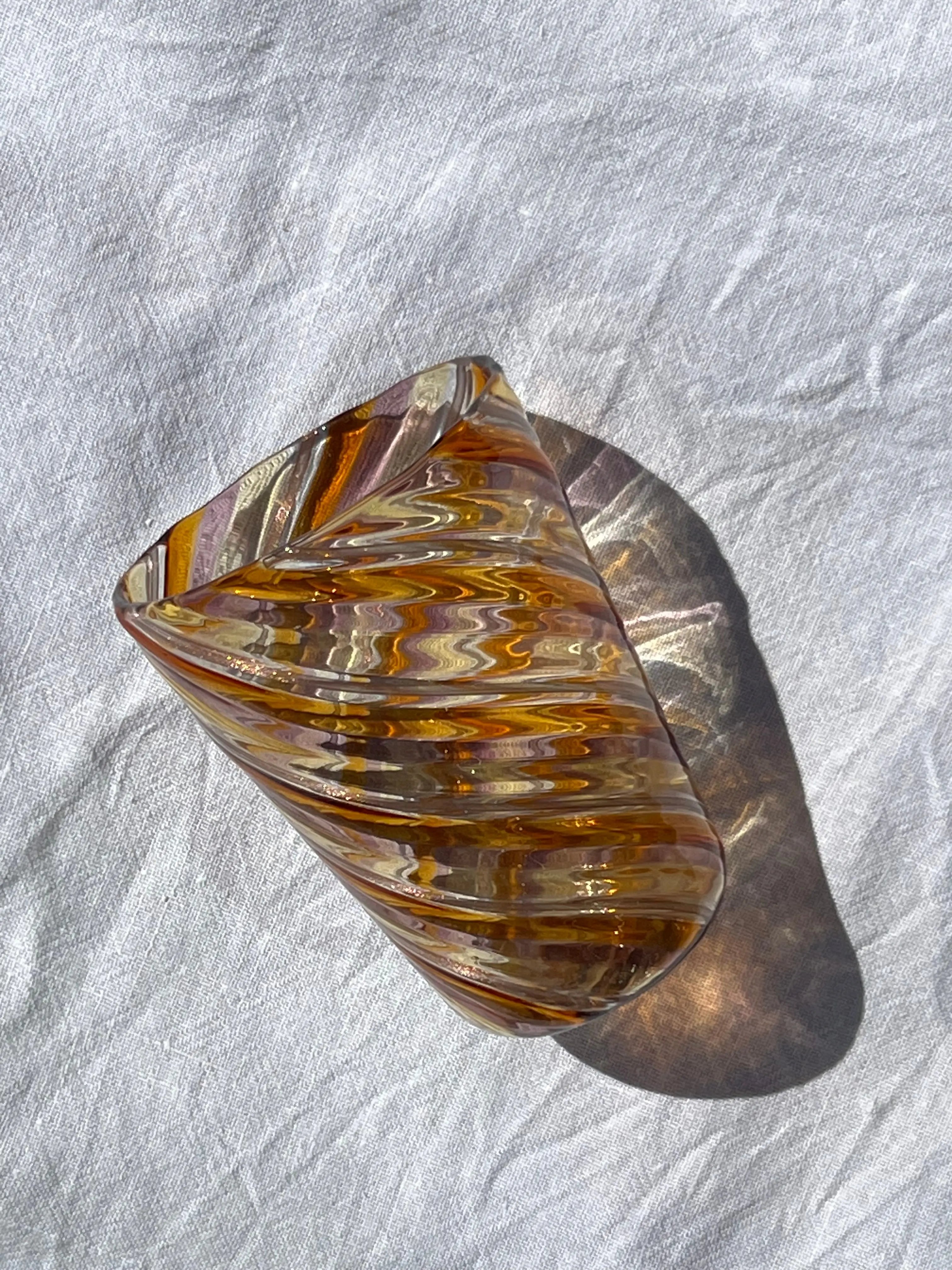 Håndblæst Murano Glas med Swirlmønster Studio Hafnia
