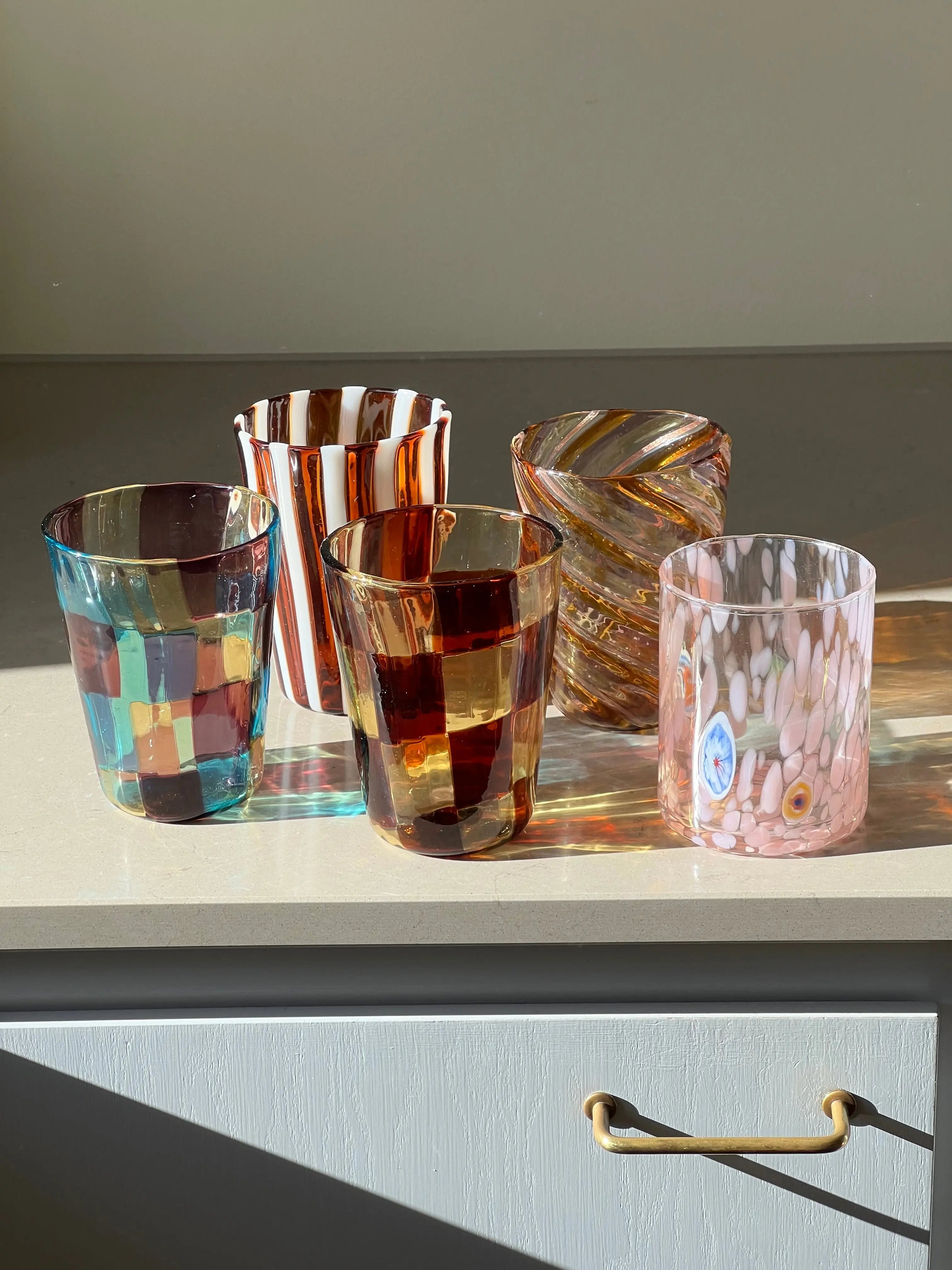 Håndblæst Murano Glas med skaktern i lysebrun/karamel og mørkebrun Studio Hafnia