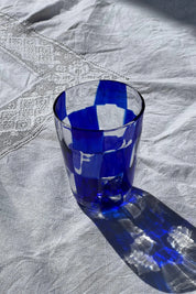 Håndblæst Murano Glas med skaktern i mørkeblå Studio Hafnia